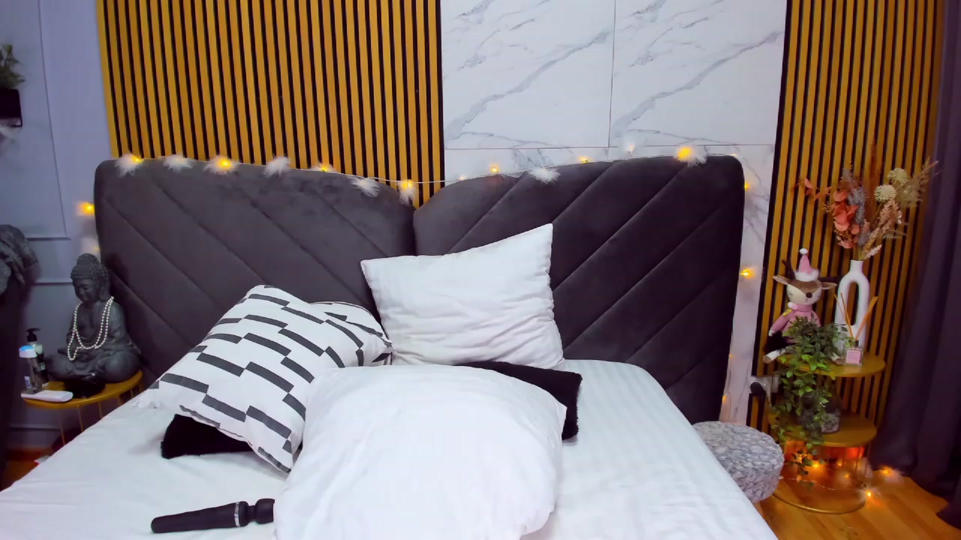 Gallery image thumbnail from AwwwElla's myfreecams stream on, 09/27/2023, 05:30 image 4 of 20