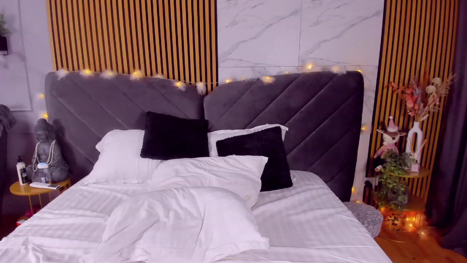 Gallery image thumbnail from AwwwElla's myfreecams stream on, 09/29/2023, 07:26 image 2 of 20
