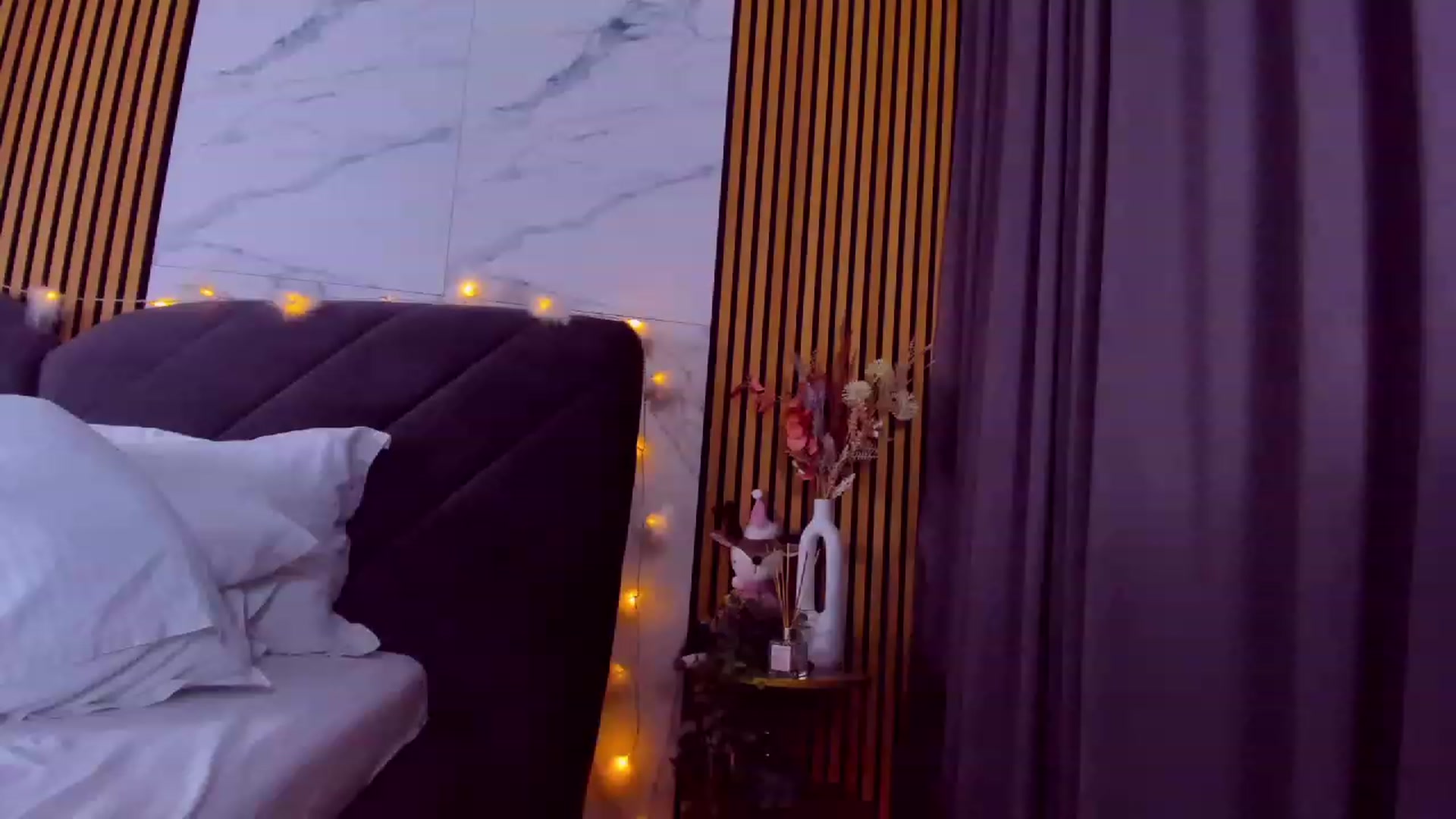 Gallery image thumbnail from AwwwElla's myfreecams stream on, 10/06/2023, 09:40 image 1 of 20