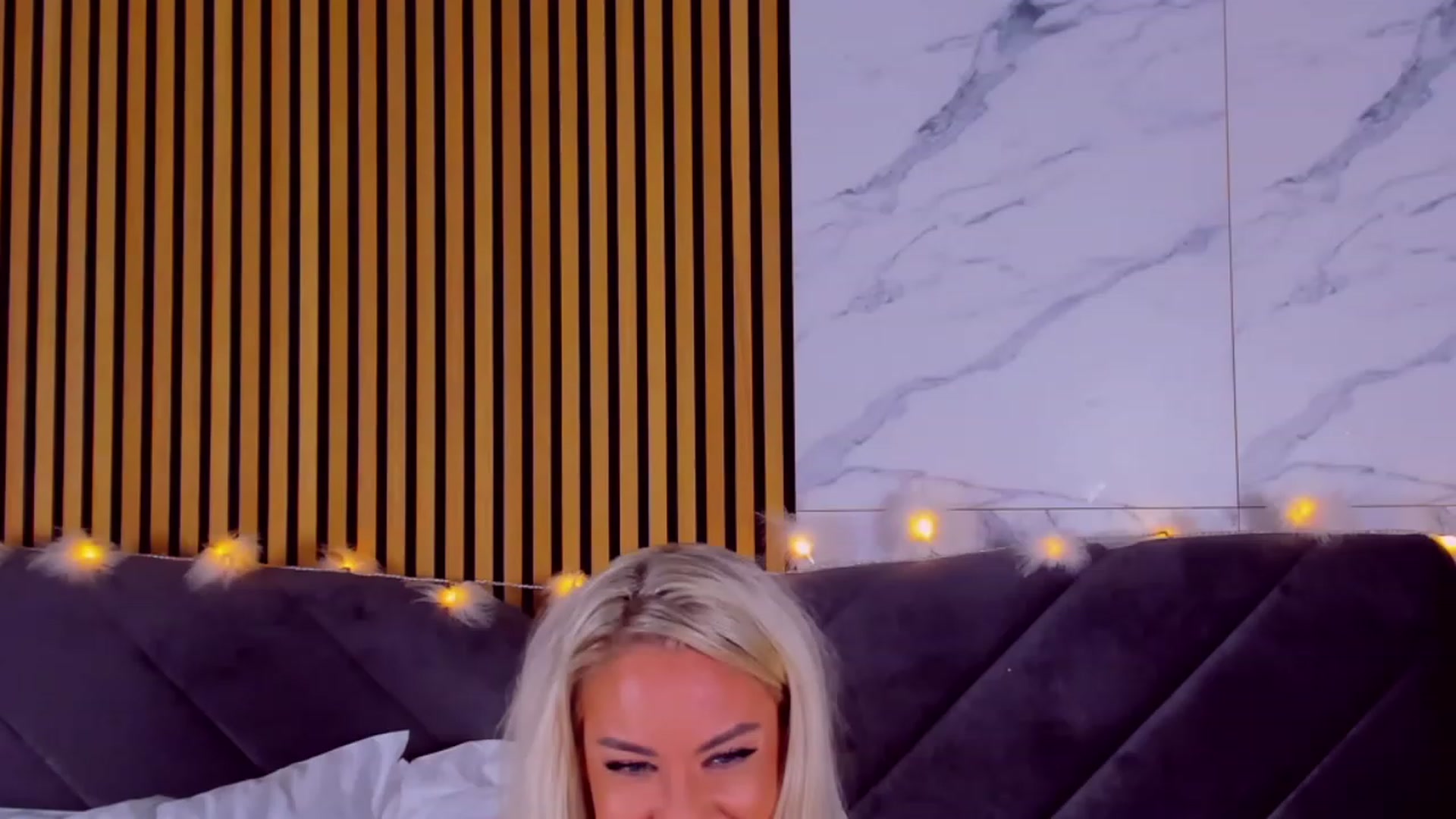 Gallery image thumbnail from AwwwElla's myfreecams stream on, 10/12/2023, 09:44 image 19 of 20