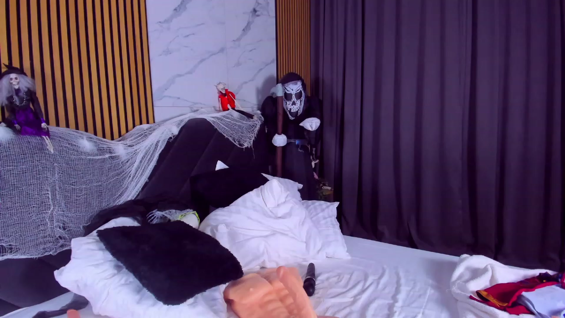 Gallery image thumbnail from AwwwElla's myfreecams stream on, 10/31/2023, 11:07 image 16 of 20