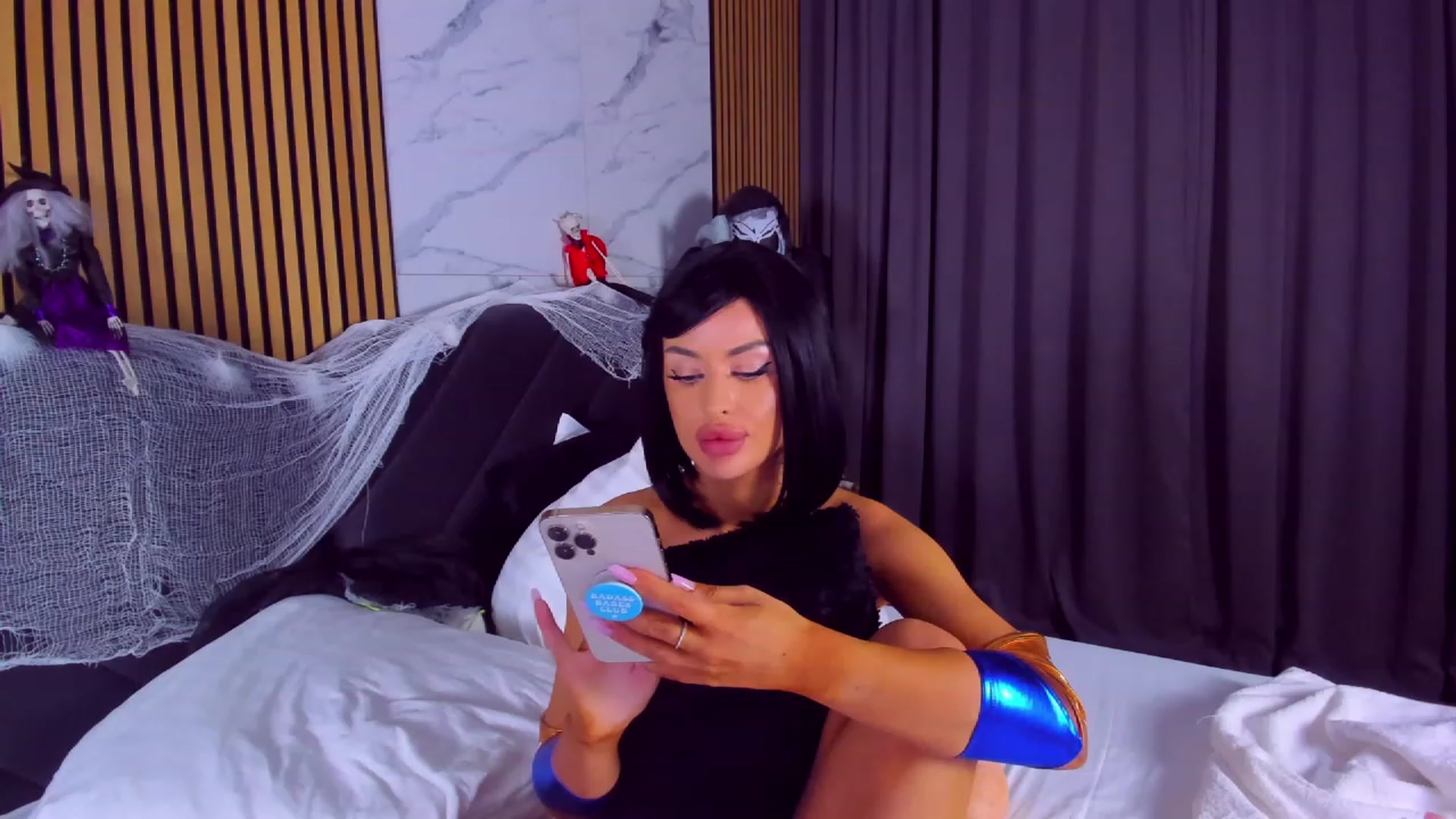 Gallery image thumbnail from AwwwElla's myfreecams stream on, 10/31/2023, 11:07 image 18 of 20