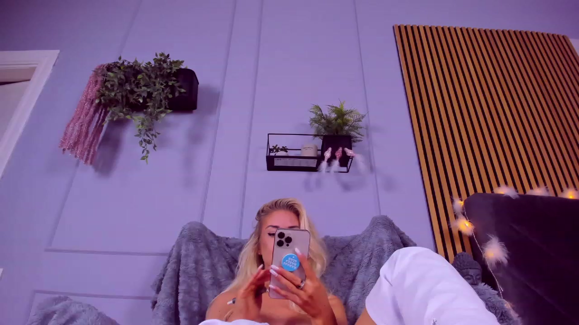 Gallery image thumbnail from AwwwElla's myfreecams stream on, 11/24/2023, 10:37 image 18 of 20