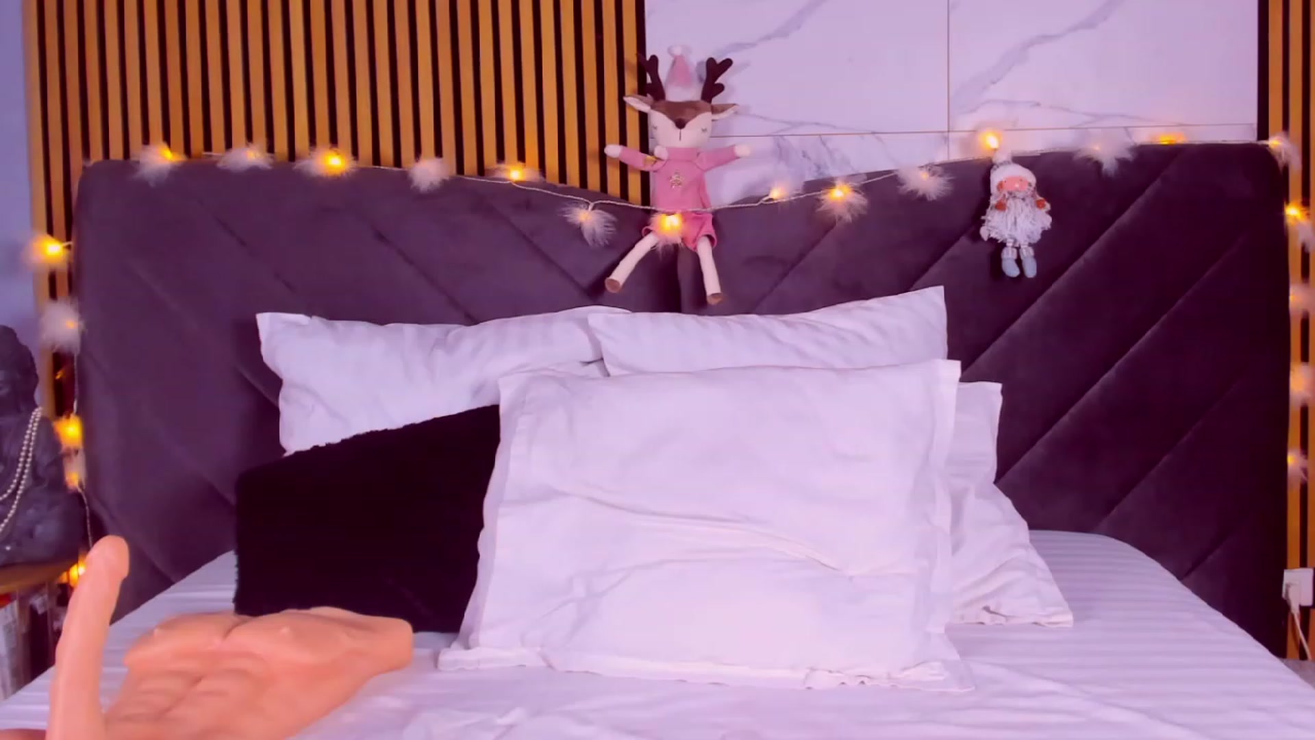 Gallery image thumbnail from AwwwElla's myfreecams stream on, 12/03/2023, 10:03 image 5 of 20
