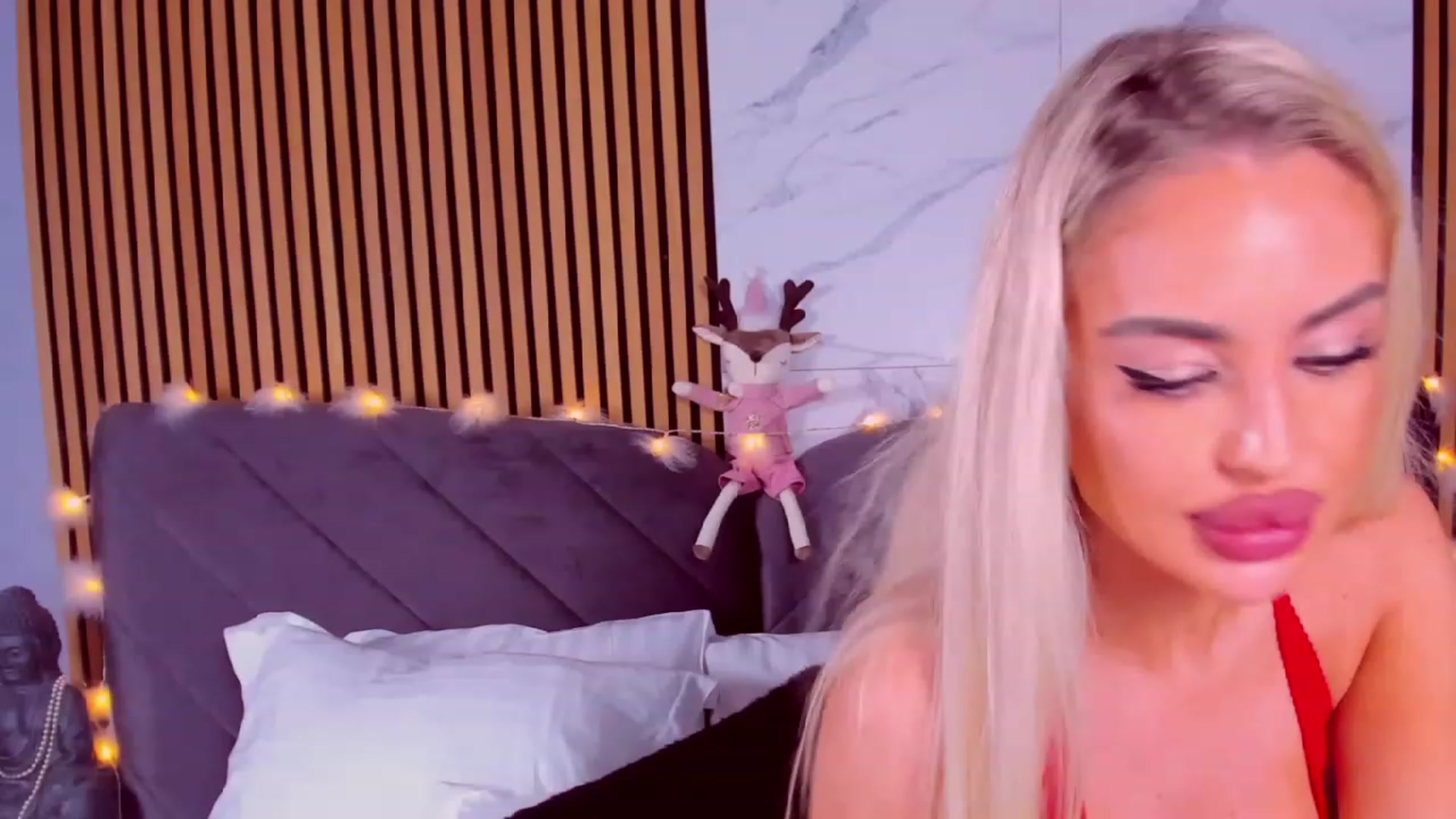Gallery image thumbnail from AwwwElla's myfreecams stream on, 12/13/2023, 07:52 image 18 of 20