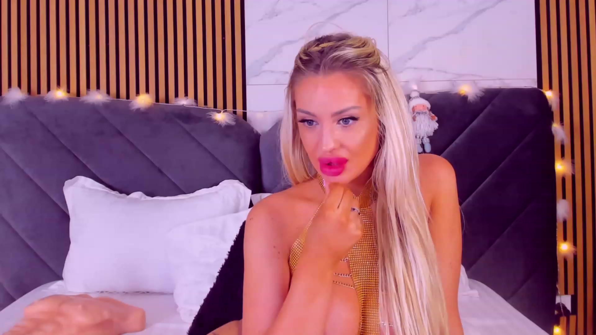 Gallery image thumbnail from AwwwElla's myfreecams stream on, 12/29/2023, 11:45 image 6 of 20