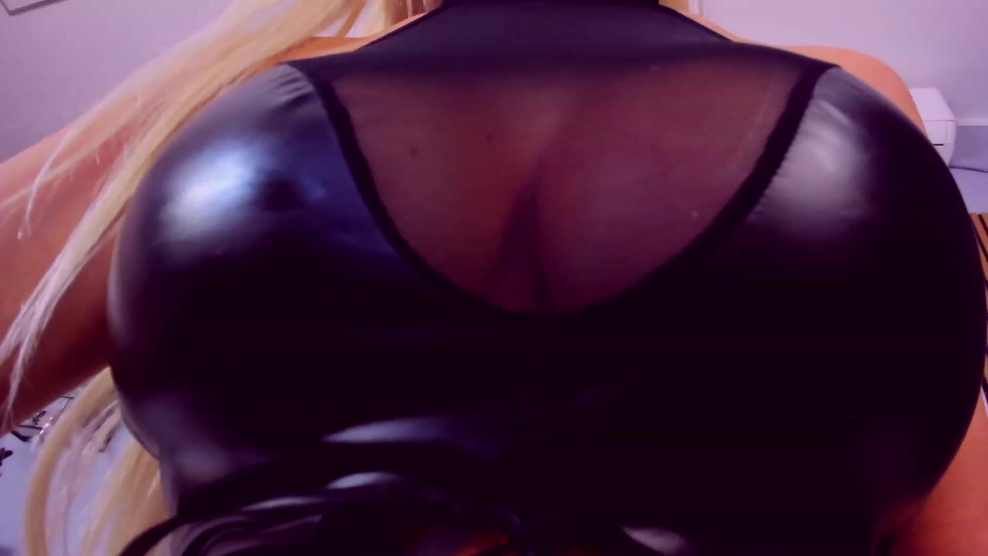 Gallery image thumbnail from AwwwElla's myfreecams stream on, 01/21/2024, 07:26 image 13 of 20