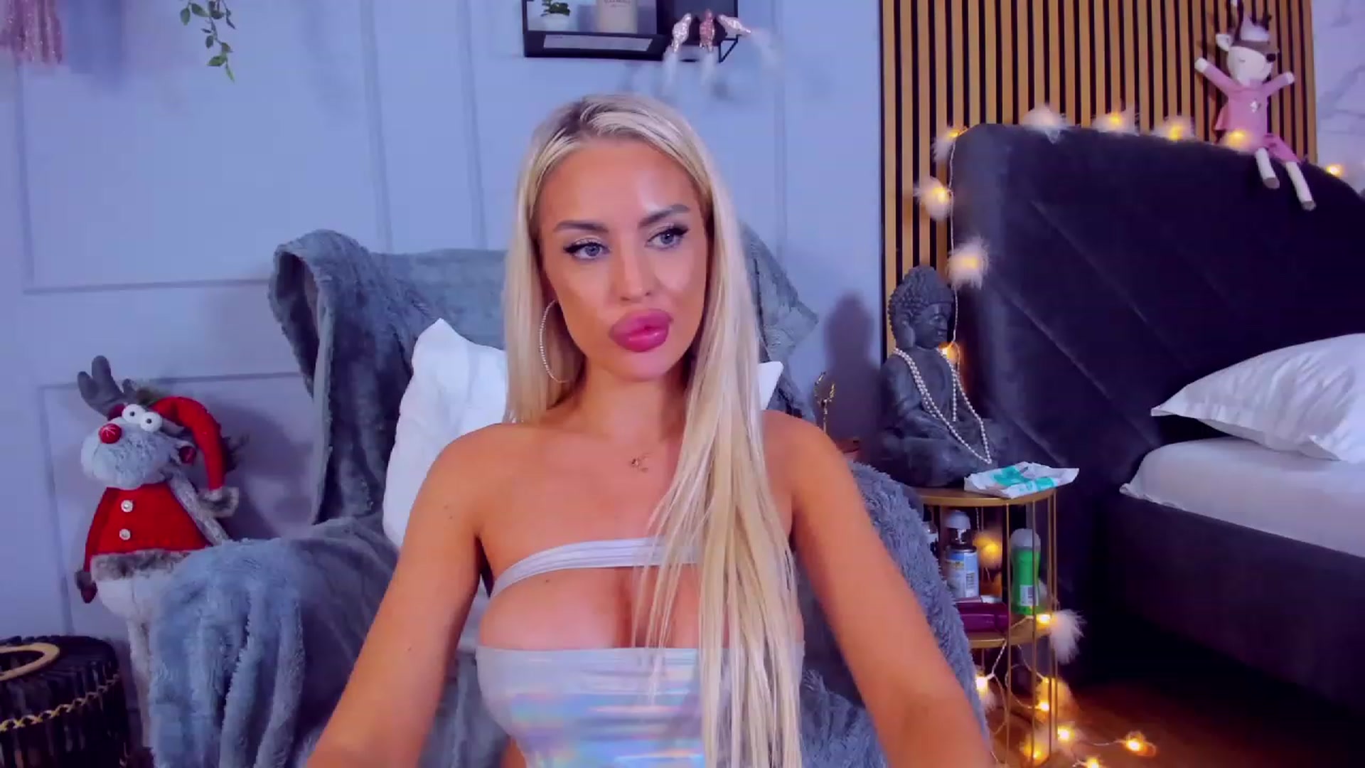 Gallery image thumbnail from AwwwElla's myfreecams stream on, 01/26/2024, 10:08 image 16 of 20