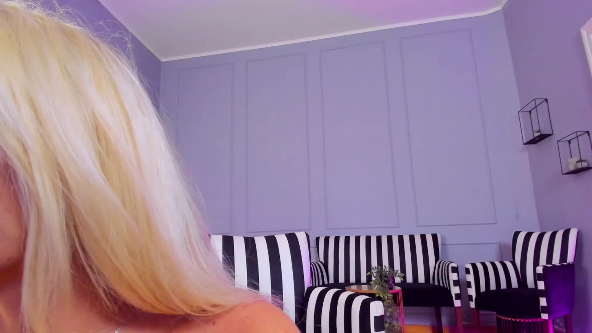 Gallery image thumbnail from AwwwElla's myfreecams stream on, 07/26/2024, 06:55 image 1 of 20