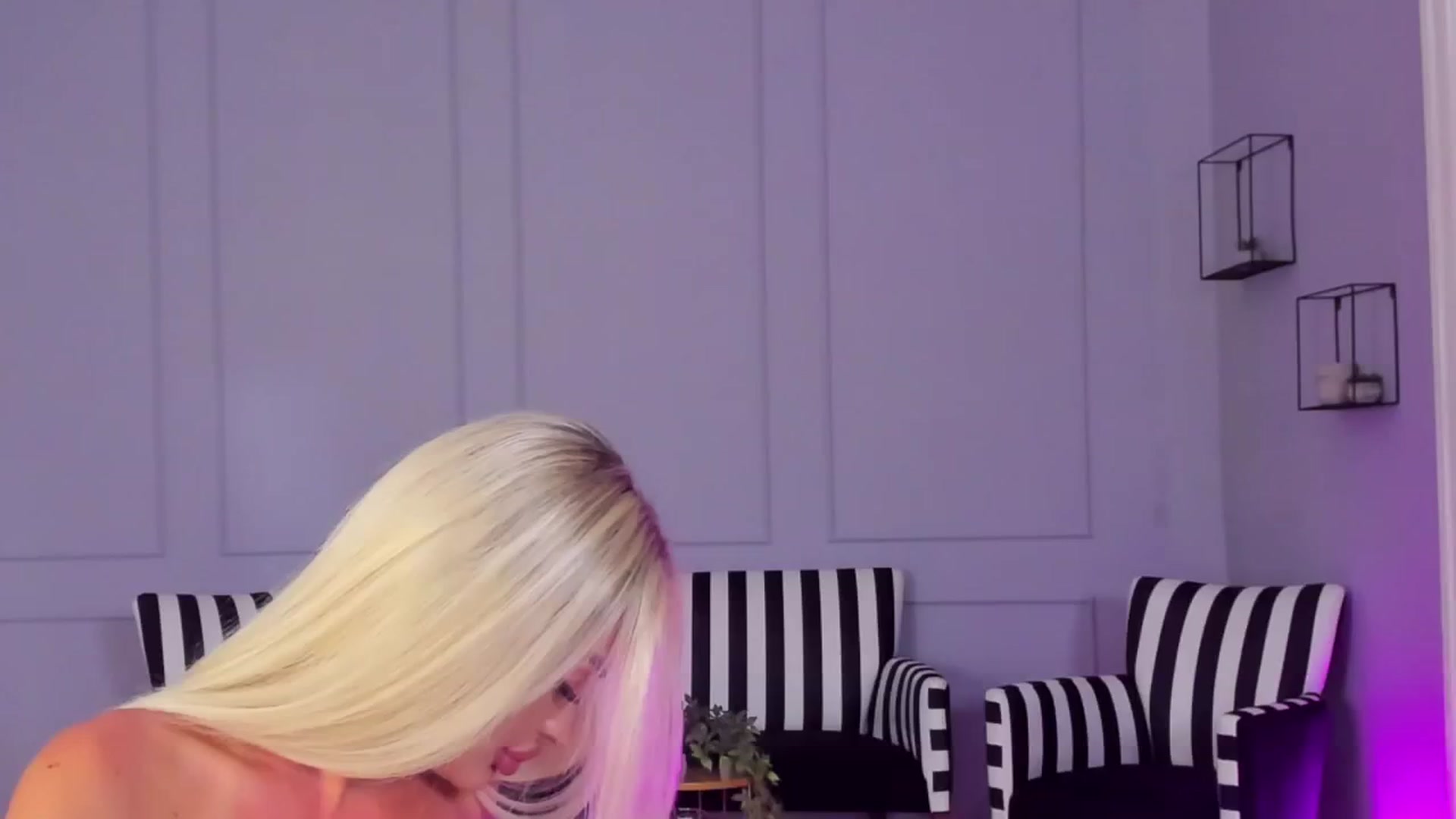 Gallery image thumbnail from AwwwElla's myfreecams stream on, 07/31/2024, 05:33 image 17 of 20