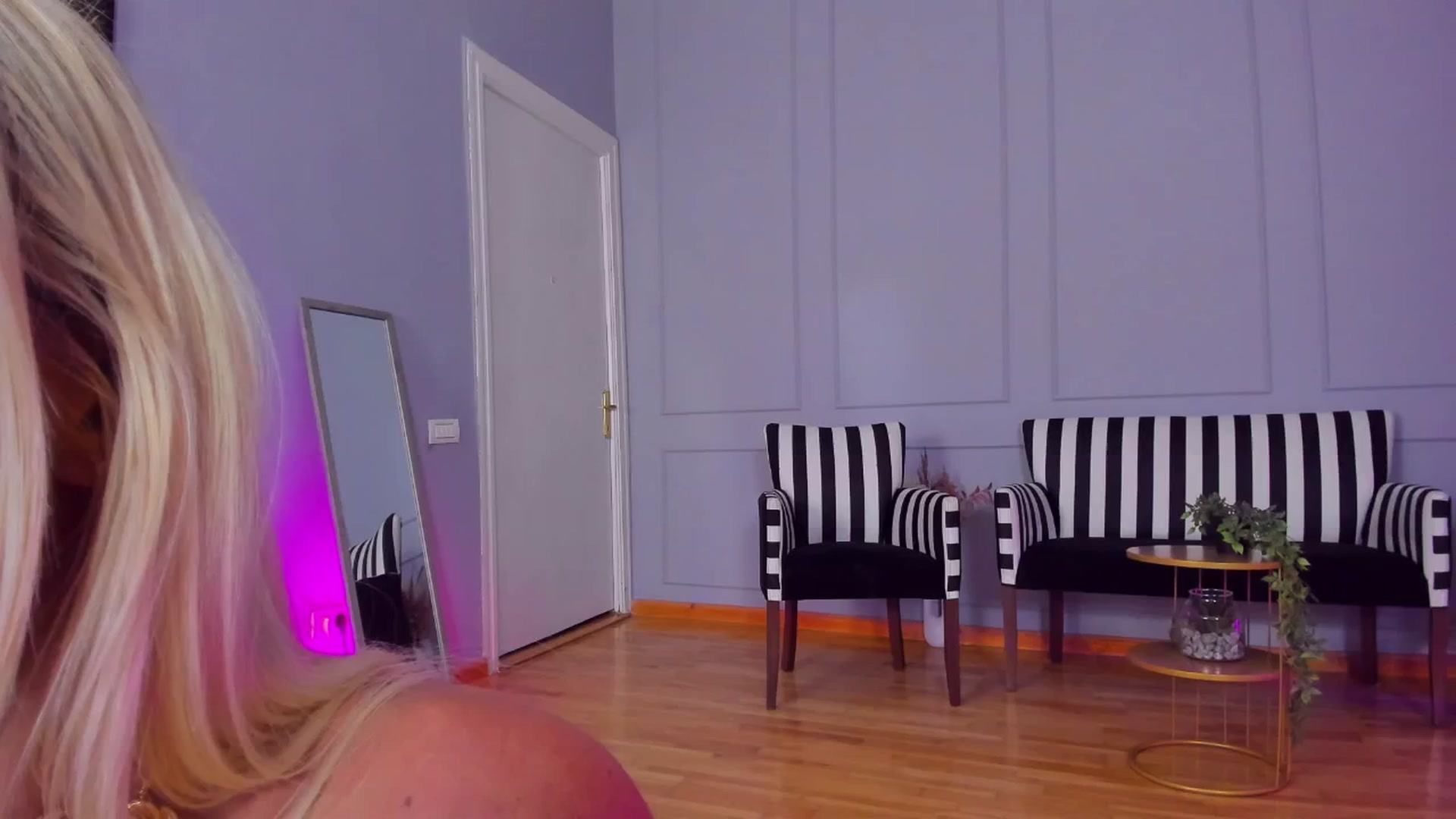 Gallery image thumbnail from AwwwElla's myfreecams stream on, 08/01/2024, 10:47 image 17 of 20