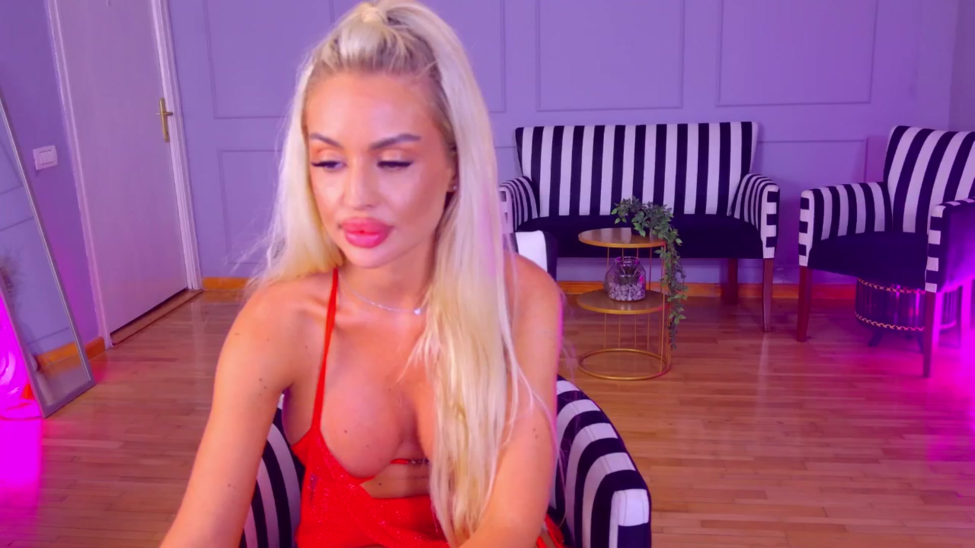 Gallery image thumbnail from AwwwElla's myfreecams stream on, 08/02/2024, 09:51 image 4 of 20