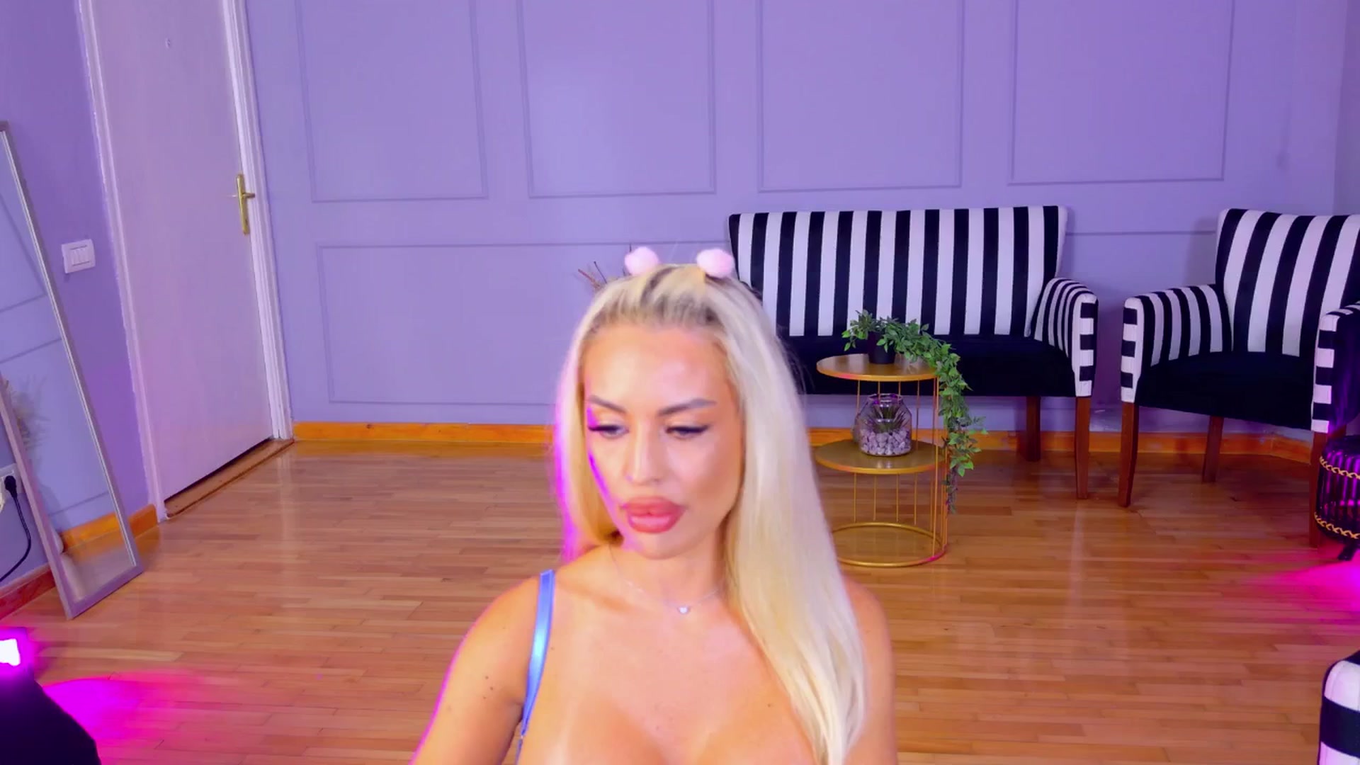 Gallery image thumbnail from AwwwElla's myfreecams stream on, 08/04/2024, 06:57 image 2 of 20