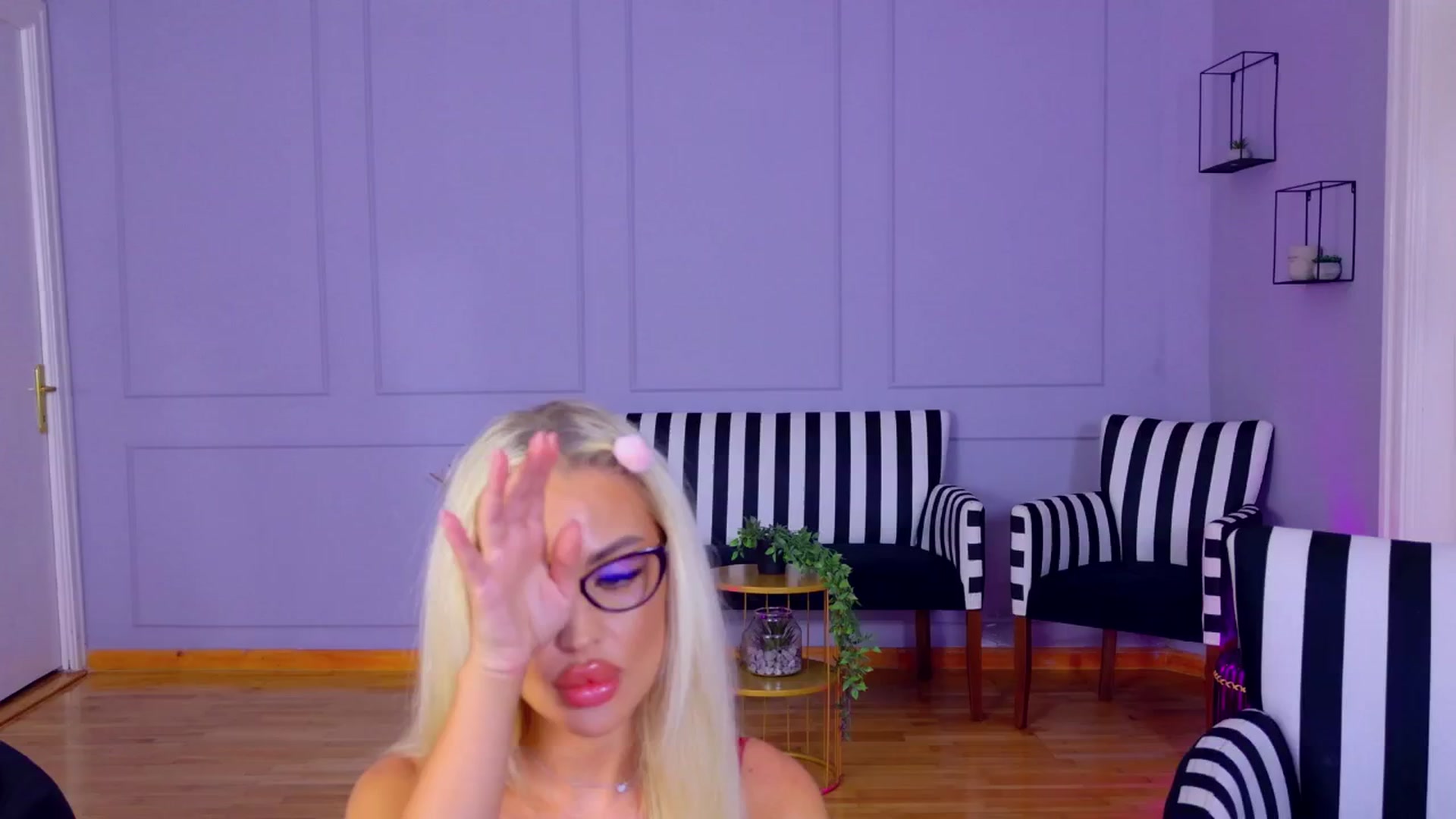 Gallery image thumbnail from AwwwElla's myfreecams stream on, 08/04/2024, 10:20 image 10 of 20