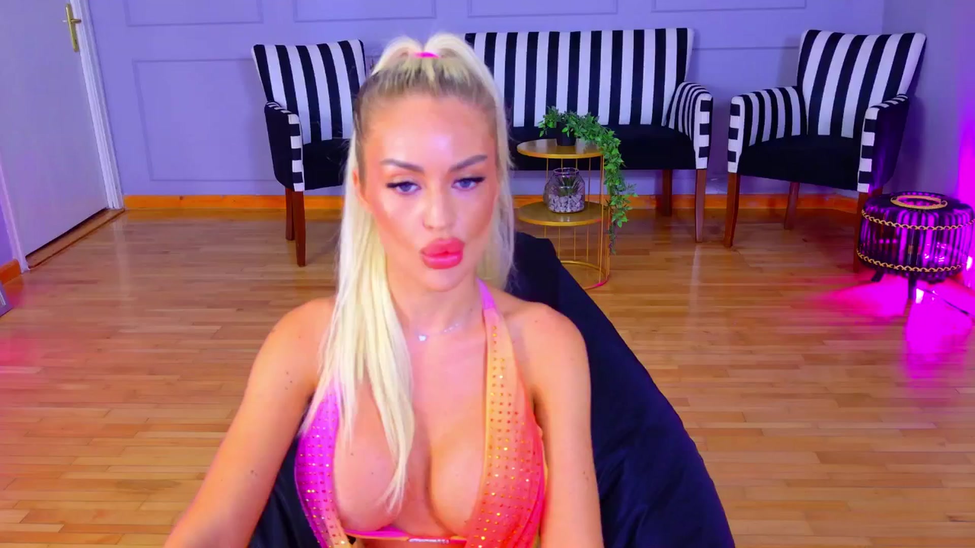 Gallery image thumbnail from AwwwElla's myfreecams stream on, 08/05/2024, 05:47 image 13 of 20
