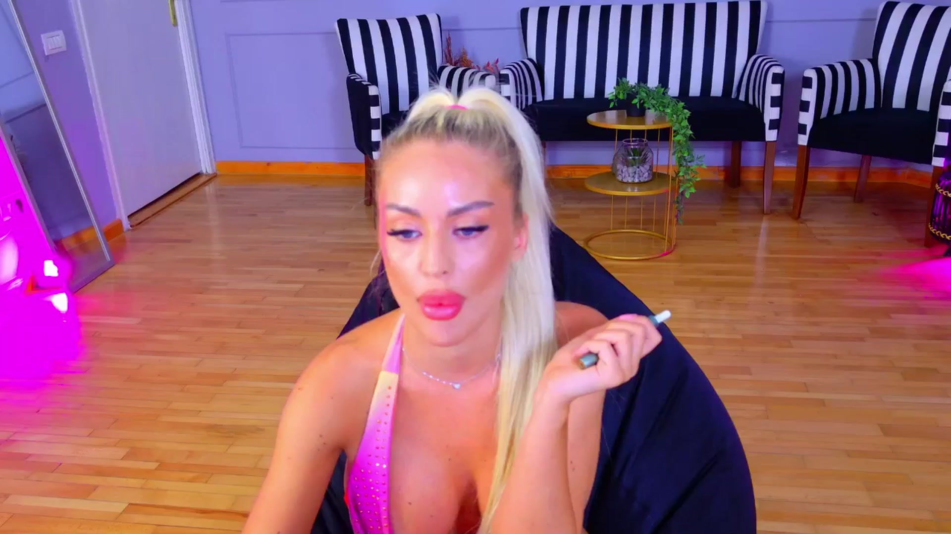 Gallery image thumbnail from AwwwElla's myfreecams stream on, 08/05/2024, 06:03 image 19 of 20