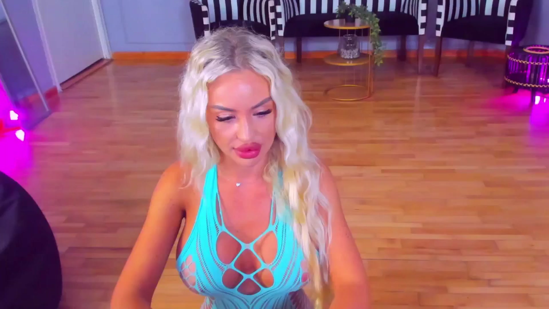 Gallery image thumbnail from AwwwElla's myfreecams stream on, 08/14/2024, 04:53 image 11 of 20