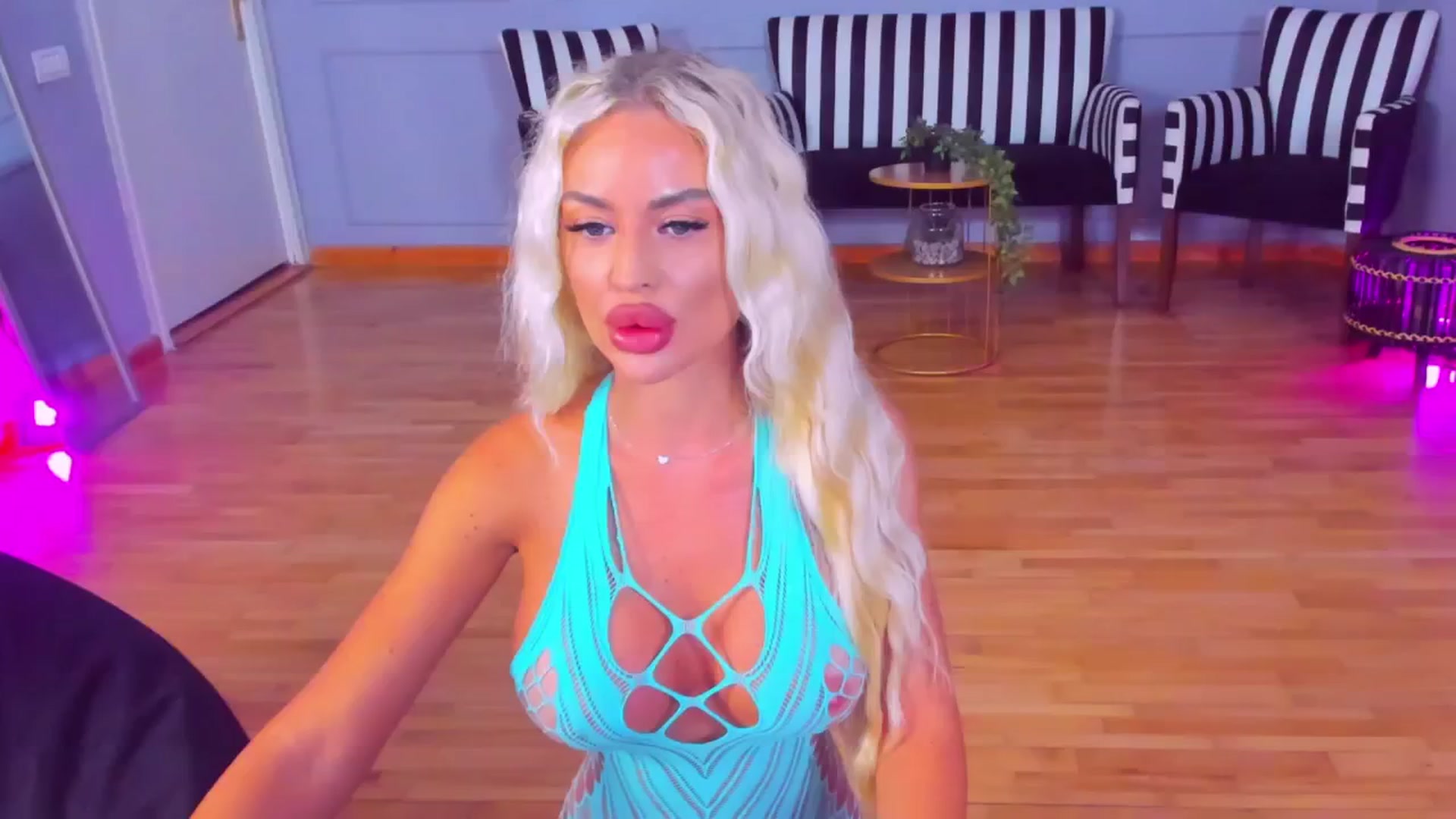Gallery image thumbnail from AwwwElla's myfreecams stream on, 08/14/2024, 04:53 image 2 of 20