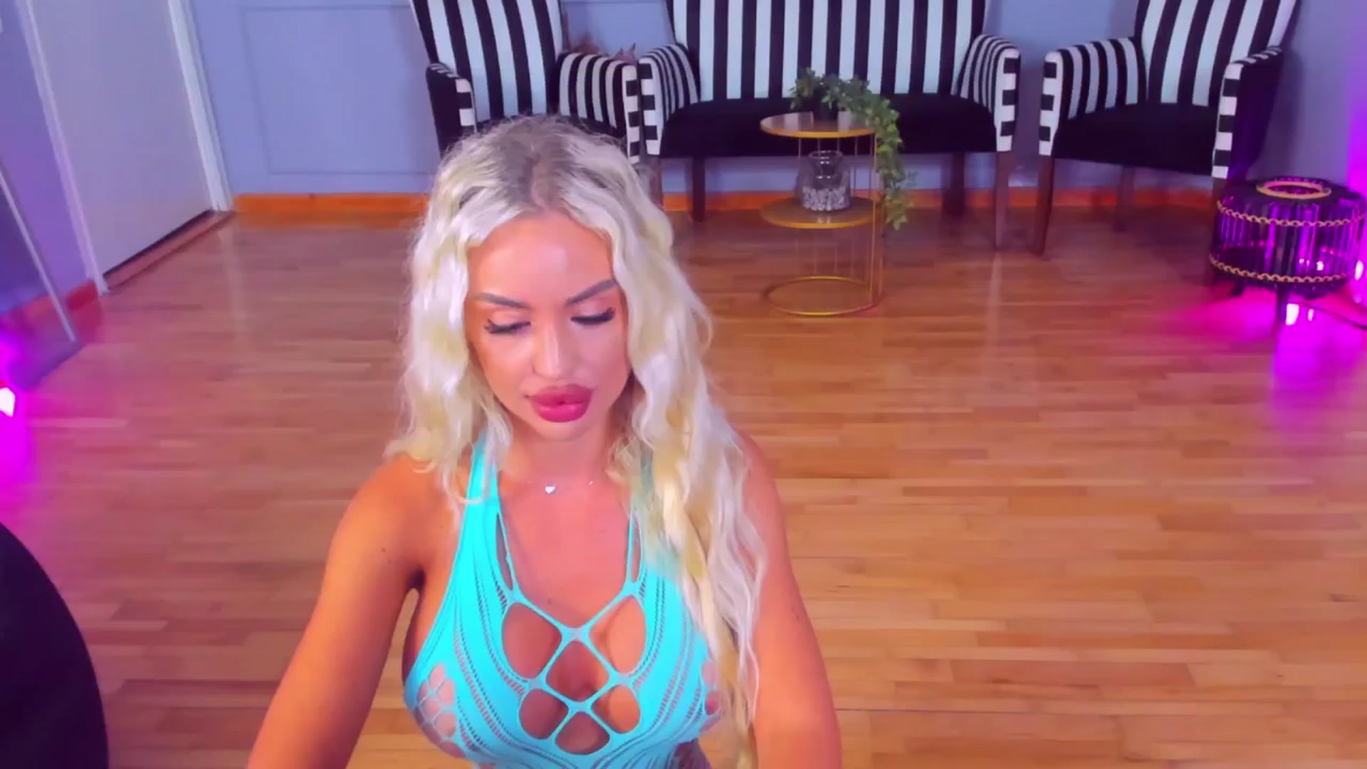Gallery image thumbnail from AwwwElla's myfreecams stream on, 08/14/2024, 04:53 image 9 of 20