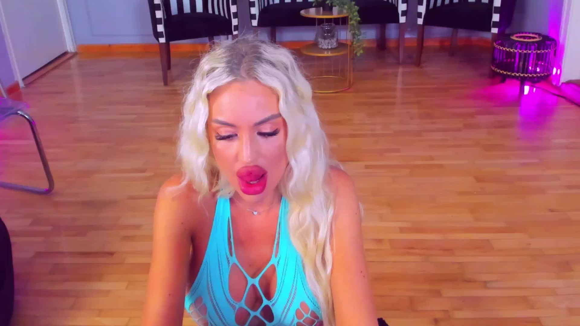 Gallery image thumbnail from AwwwElla's myfreecams stream on, 08/14/2024, 07:01 image 13 of 20