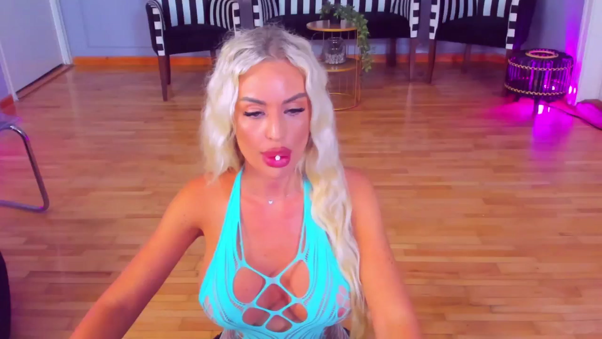 Gallery image thumbnail from AwwwElla's myfreecams stream on, 08/14/2024, 07:01 image 17 of 20