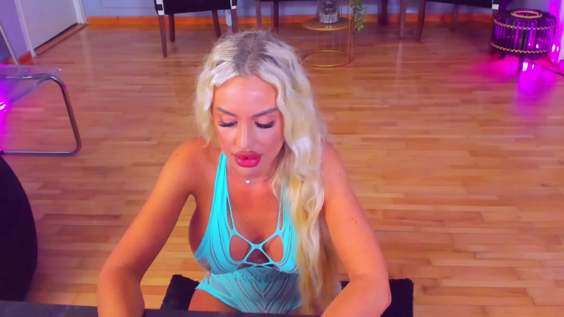 Gallery image thumbnail from AwwwElla's myfreecams stream on, 08/14/2024, 07:01 image 4 of 20