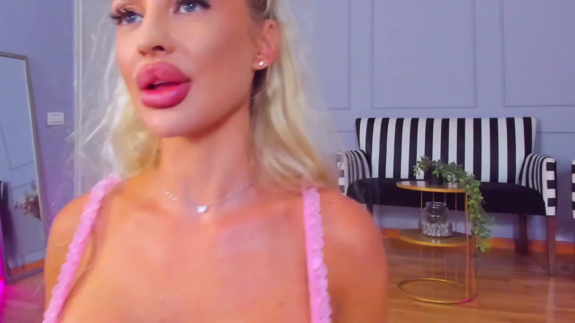 Gallery image thumbnail from AwwwElla's myfreecams stream on, 08/15/2024, 09:08 image 16 of 20