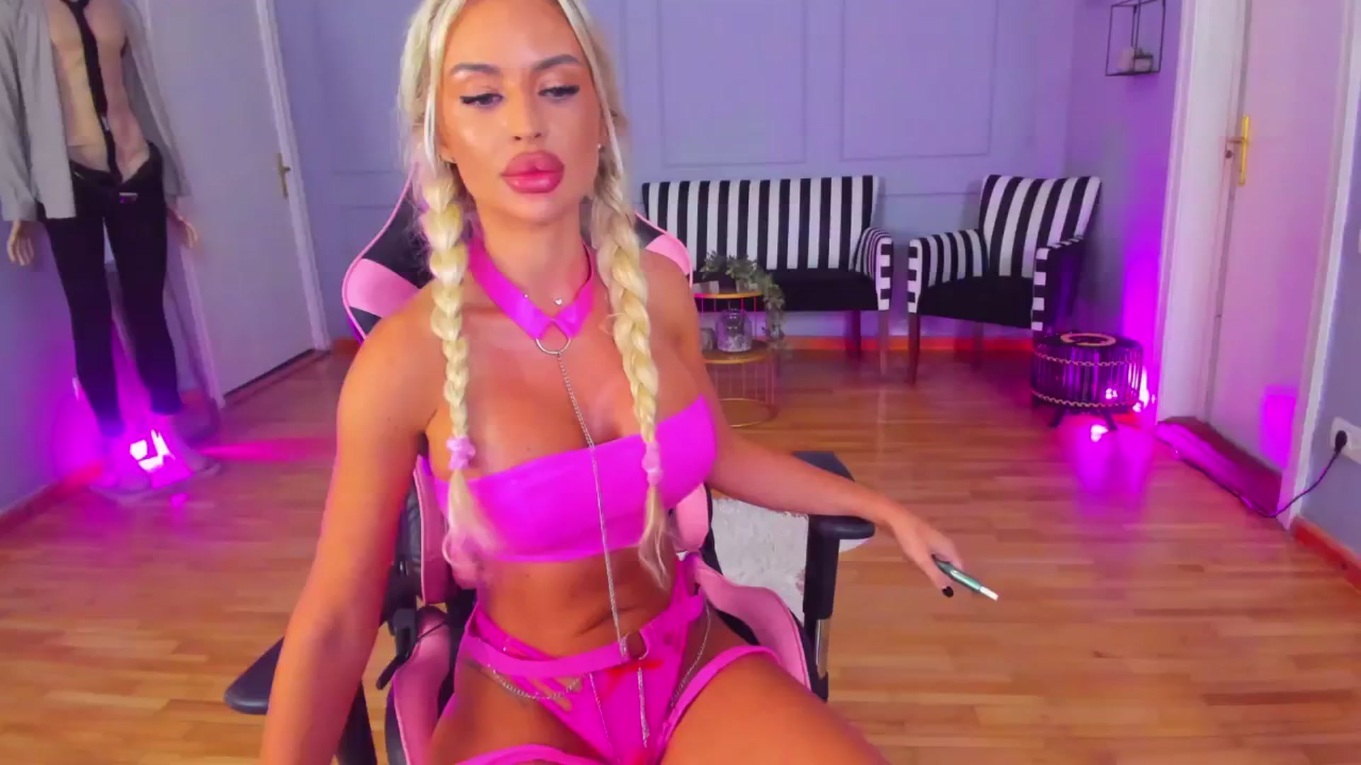 Gallery image thumbnail from AwwwElla's myfreecams stream on, 08/27/2024, 06:34 image 19 of 20