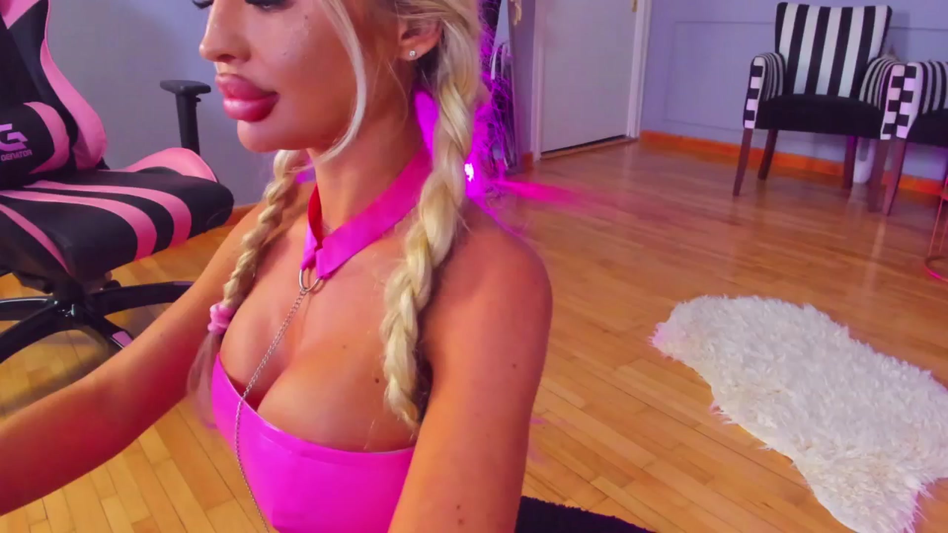 Gallery image thumbnail from AwwwElla's myfreecams stream on, 08/27/2024, 06:48 image 14 of 20
