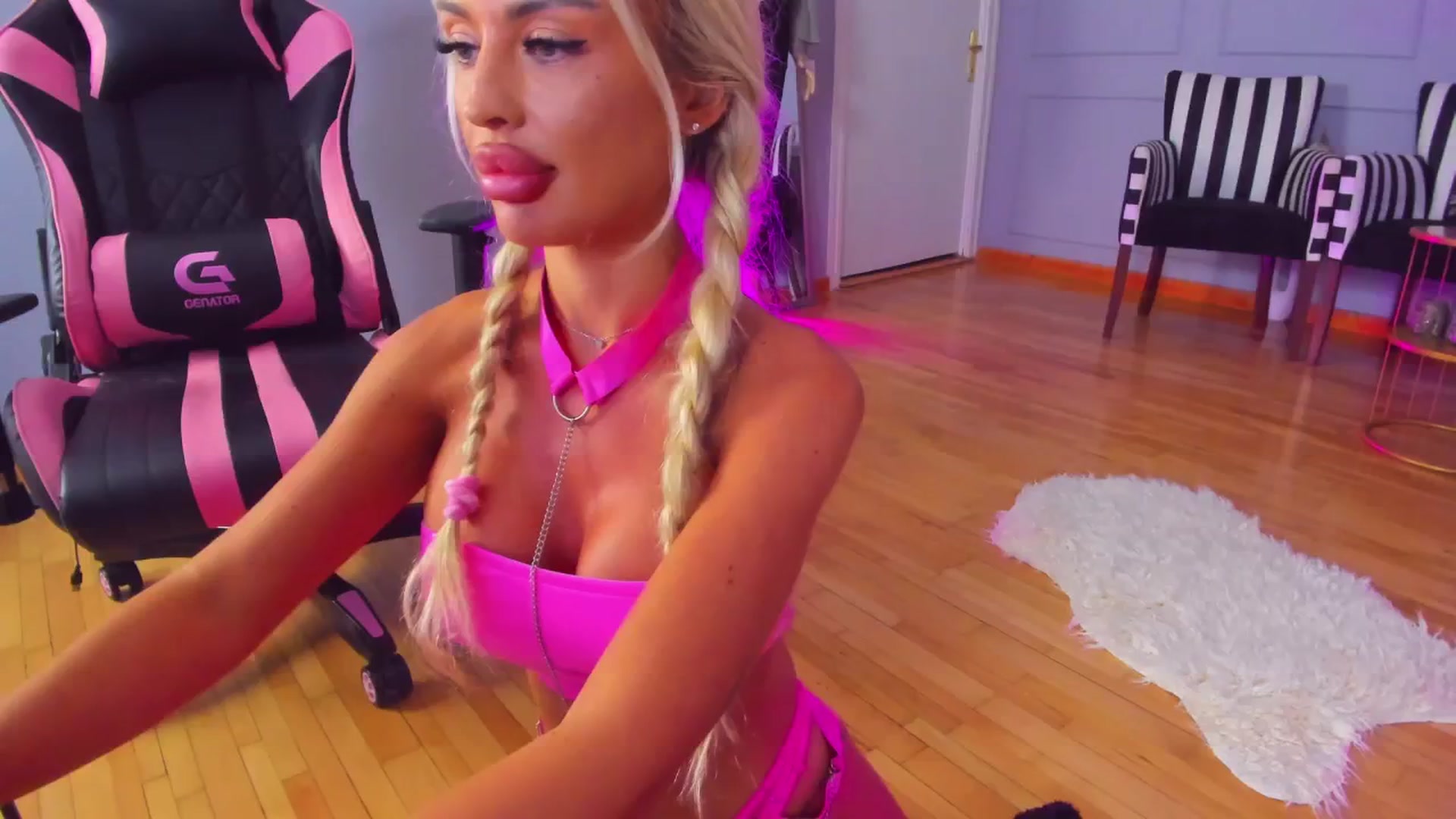 Gallery image thumbnail from AwwwElla's myfreecams stream on, 08/27/2024, 06:48 image 4 of 20