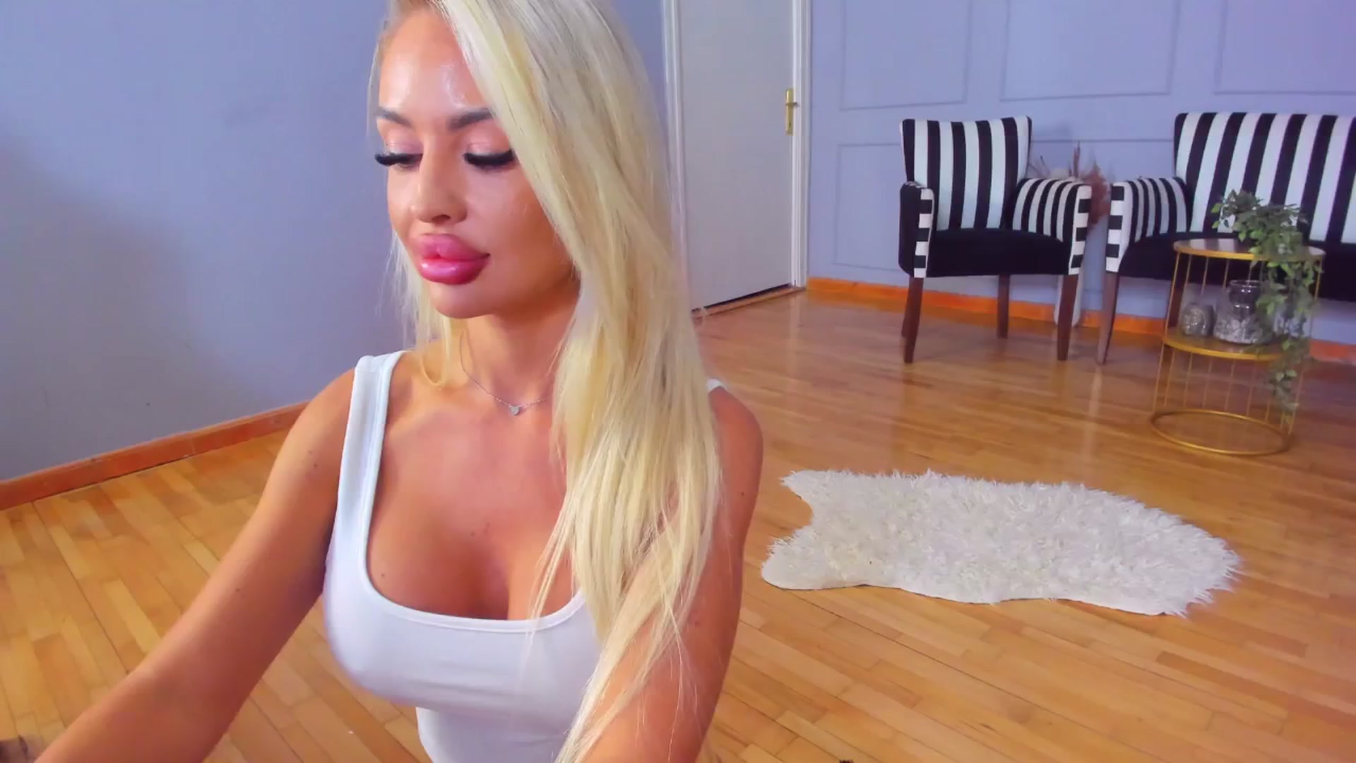 Gallery image thumbnail from AwwwElla's myfreecams stream on, 09/05/2024, 04:57 image 1 of 20