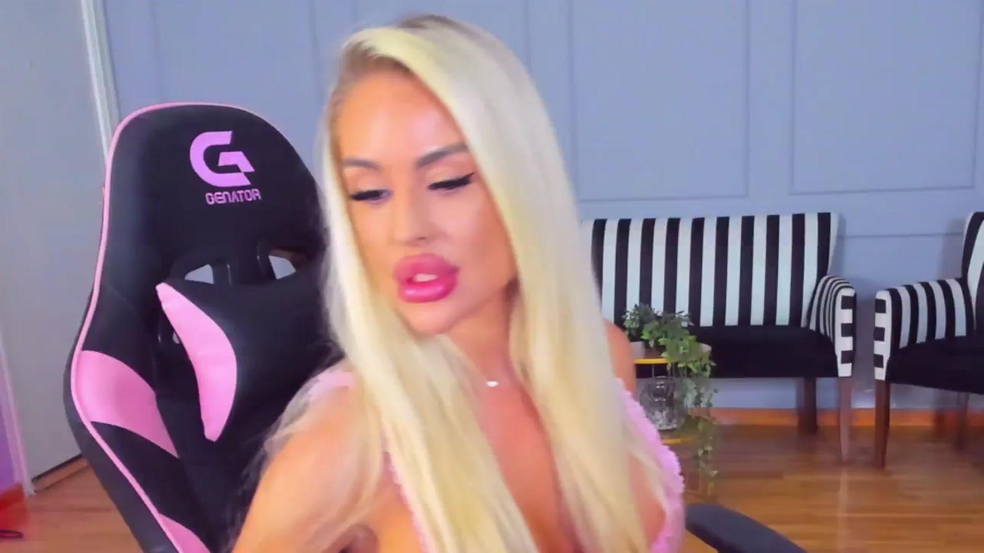 Gallery image thumbnail from AwwwElla's myfreecams stream on, 09/05/2024, 05:57 image 16 of 20
