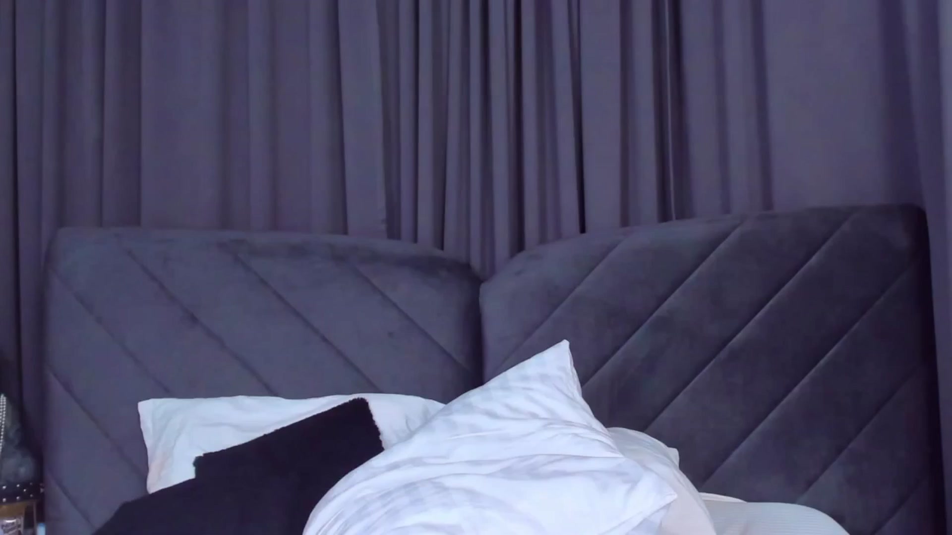 Gallery image thumbnail from AwwwElla's myfreecams stream on, 09/22/2024, 10:15 image 18 of 20