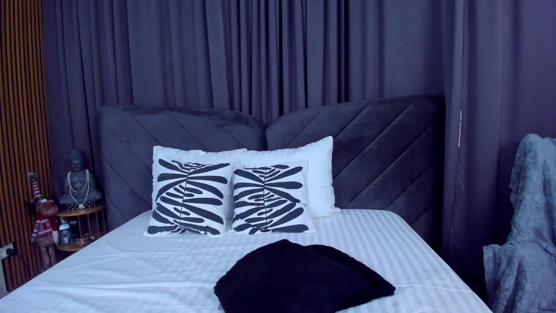 Gallery image thumbnail from AwwwElla's myfreecams stream on, 10/11/2024, 06:18 image 18 of 20