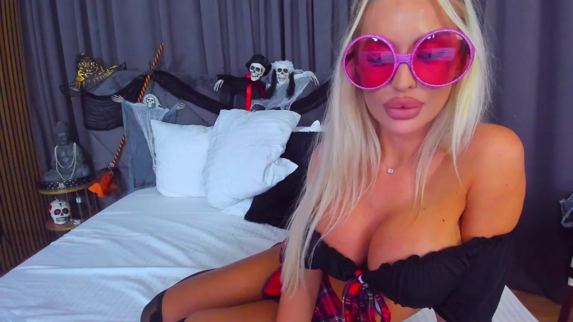 Gallery image thumbnail from AwwwElla's myfreecams stream on, 11/02/2024, 10:59 image 19 of 20