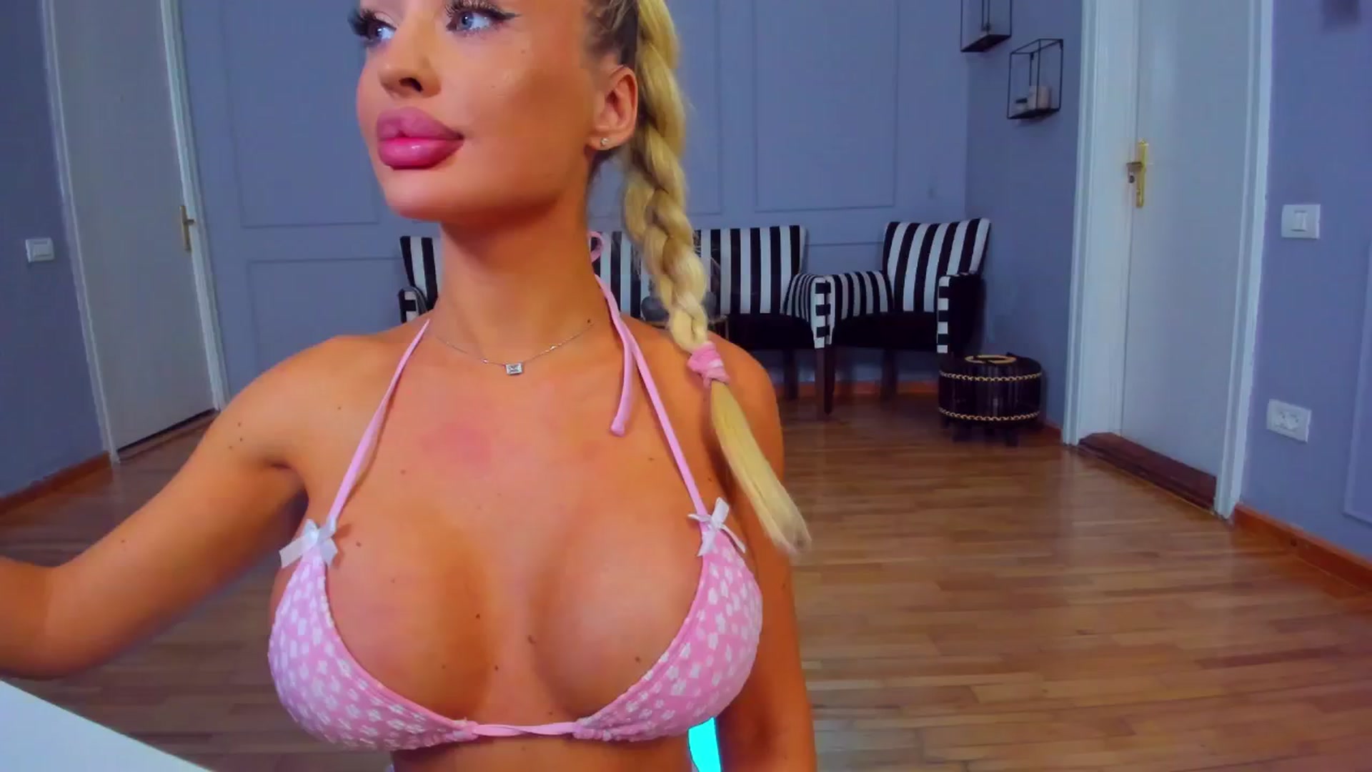 Gallery image thumbnail from AwwwElla's myfreecams stream on, 02/21/2025, 07:30 image 11 of 20