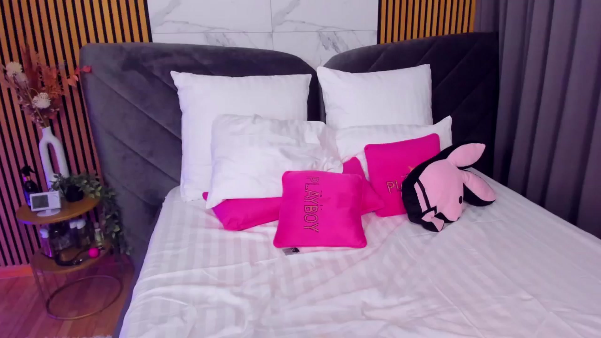 Gallery image thumbnail from AwwwElla's myfreecams stream on, 03/19/2025, 07:16 image 15 of 20