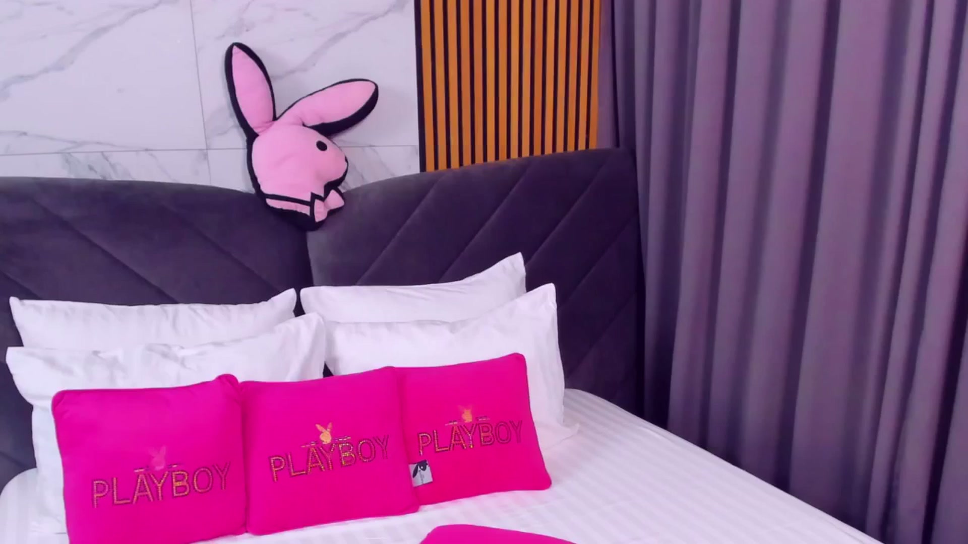 Gallery image thumbnail from AwwwElla's myfreecams stream on, 04/15/2025, 05:16 image 11 of 20