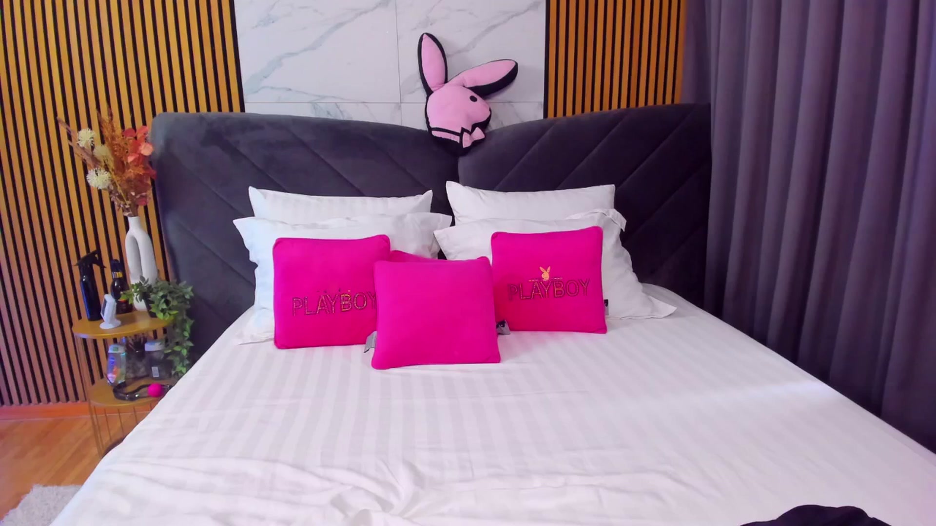 Gallery image thumbnail from AwwwElla's myfreecams stream on, 05/14/2025, 05:25 image 4 of 20