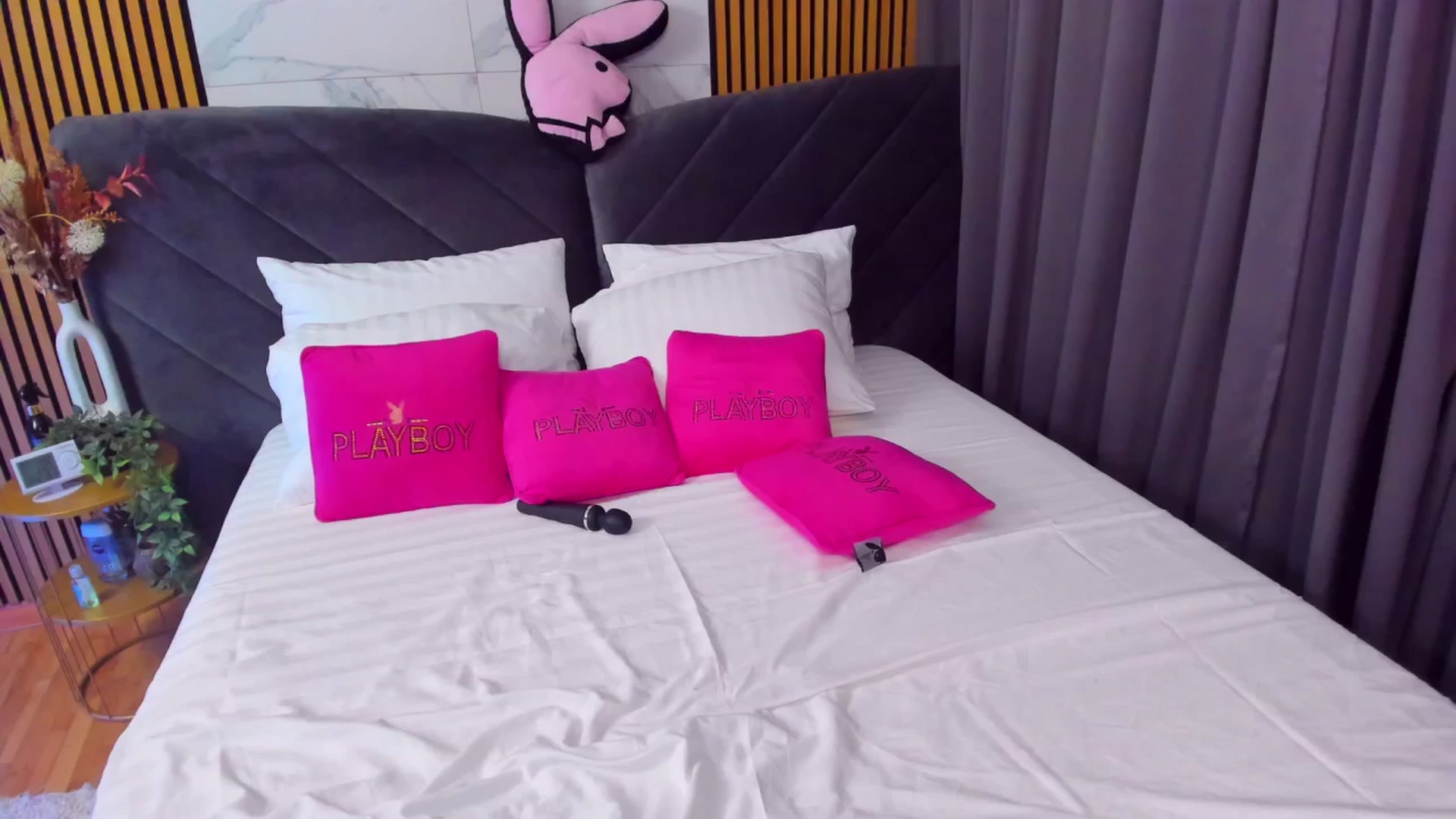 Gallery image thumbnail from AwwwElla's myfreecams stream on, 06/17/2025, 07:42 image 7 of 20