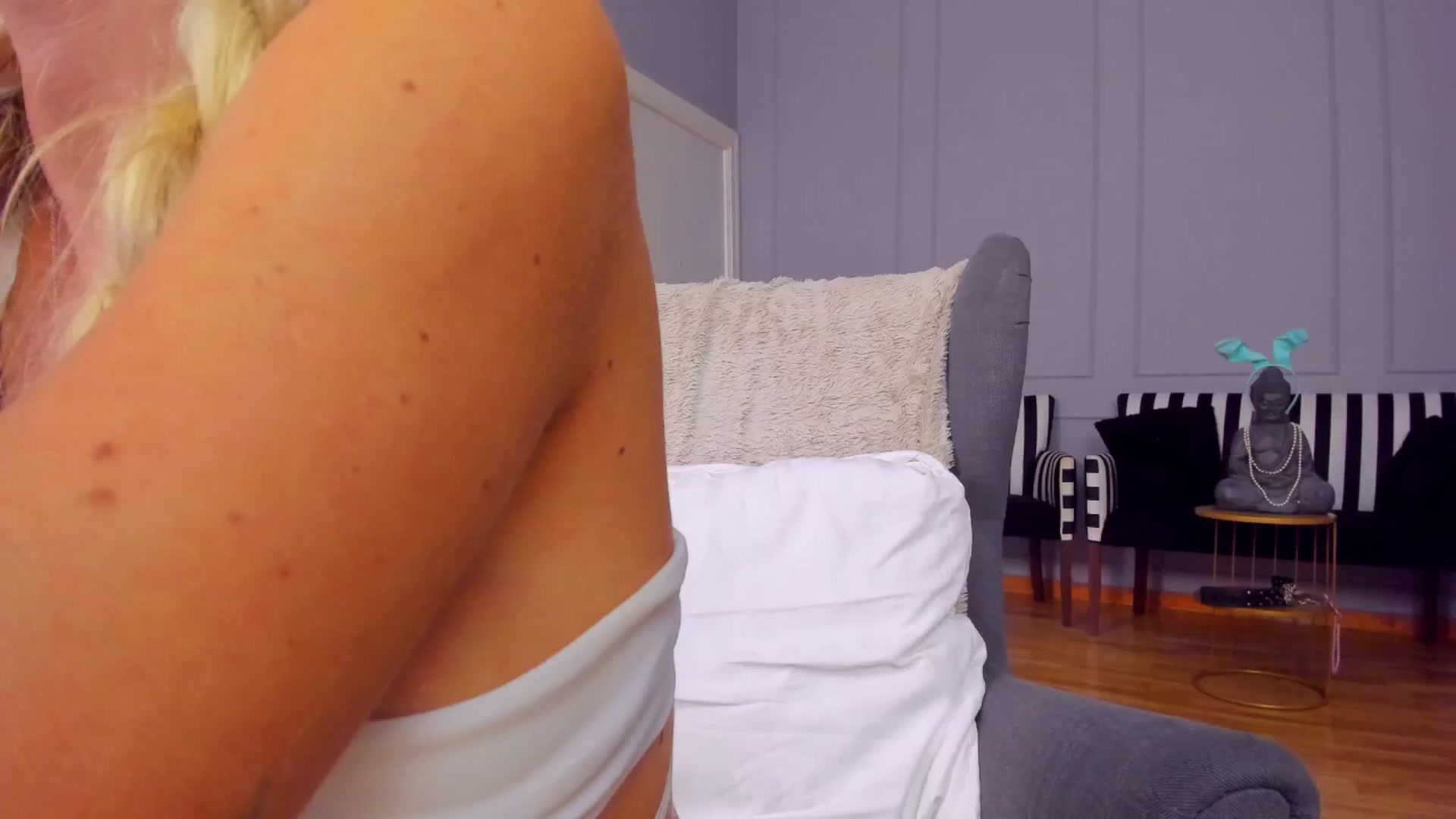 Gallery image thumbnail from AwwwElla's myfreecams stream on, 09/18/2025, 09:15 image 16 of 20