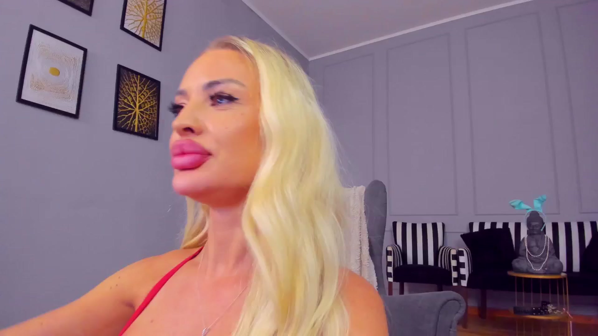 Gallery image thumbnail from AwwwElla's myfreecams stream on, 10/17/2025, 07:28 image 6 of 20