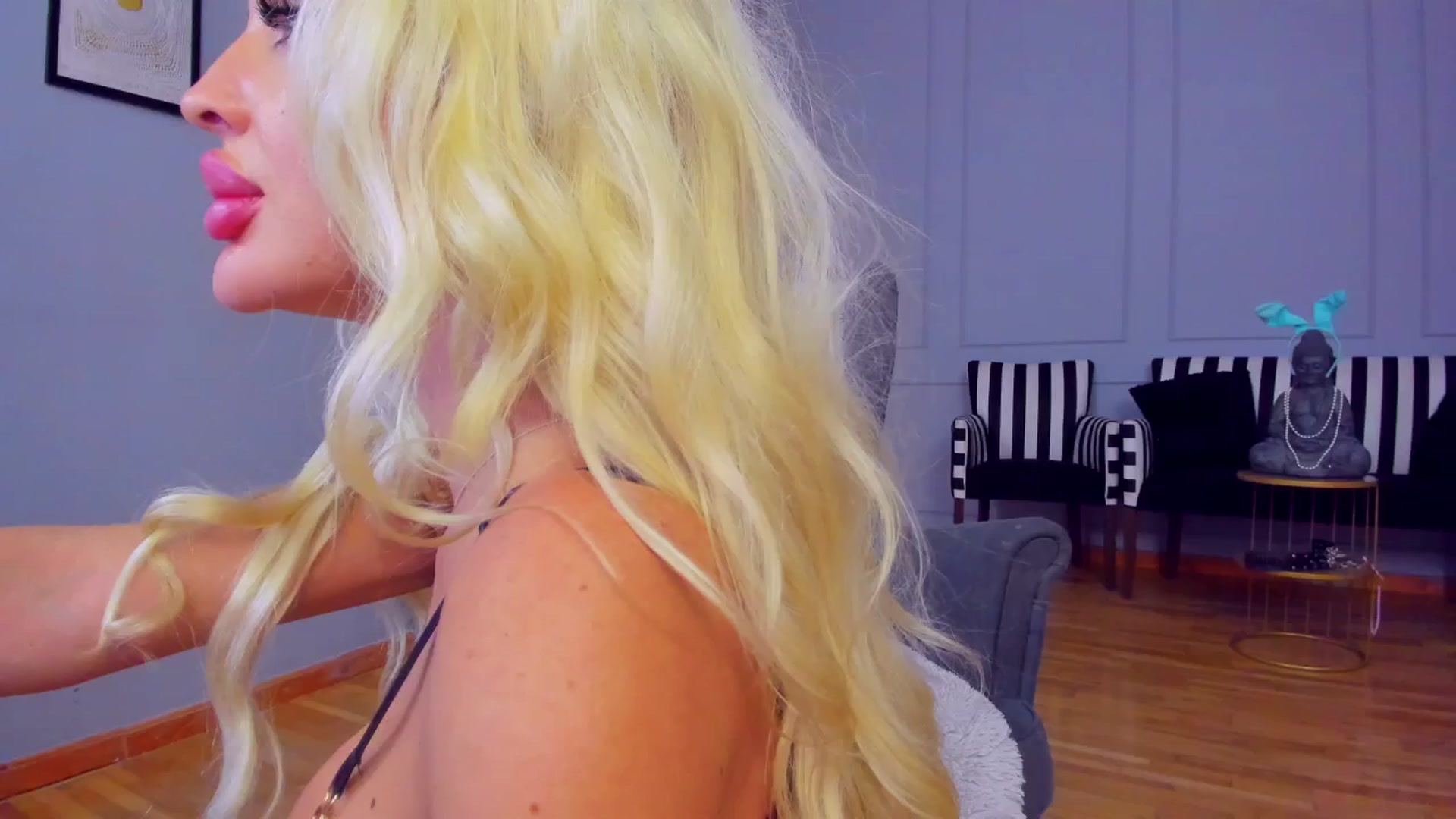 Gallery image thumbnail from AwwwElla's myfreecams stream on, 10/20/2025, 06:54 image 13 of 20