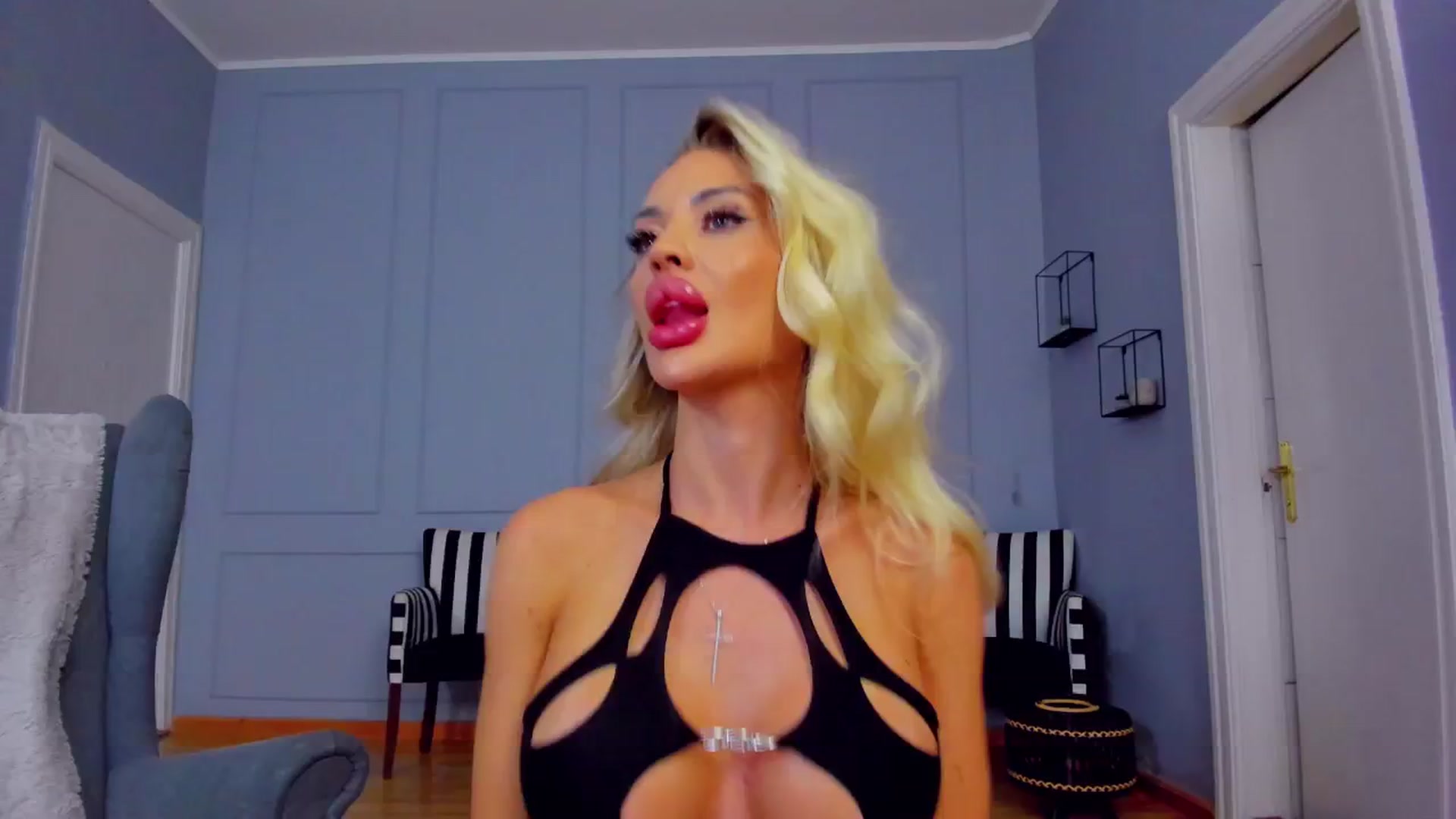 Gallery image thumbnail from AwwwElla's myfreecams stream on, 10/22/2025, 06:22 image 9 of 20