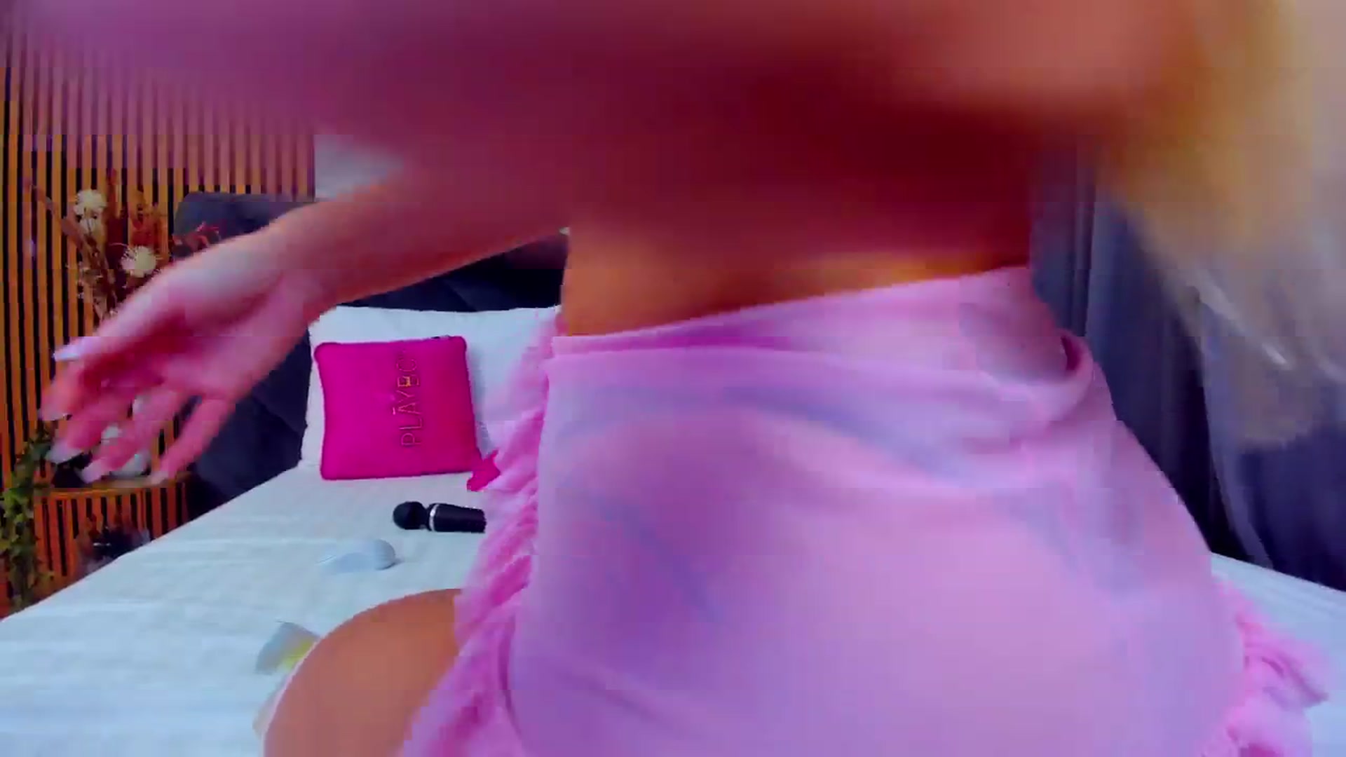 Gallery image thumbnail from AwwwElla's myfreecams stream on, 10/24/2025, 07:29 image 19 of 20