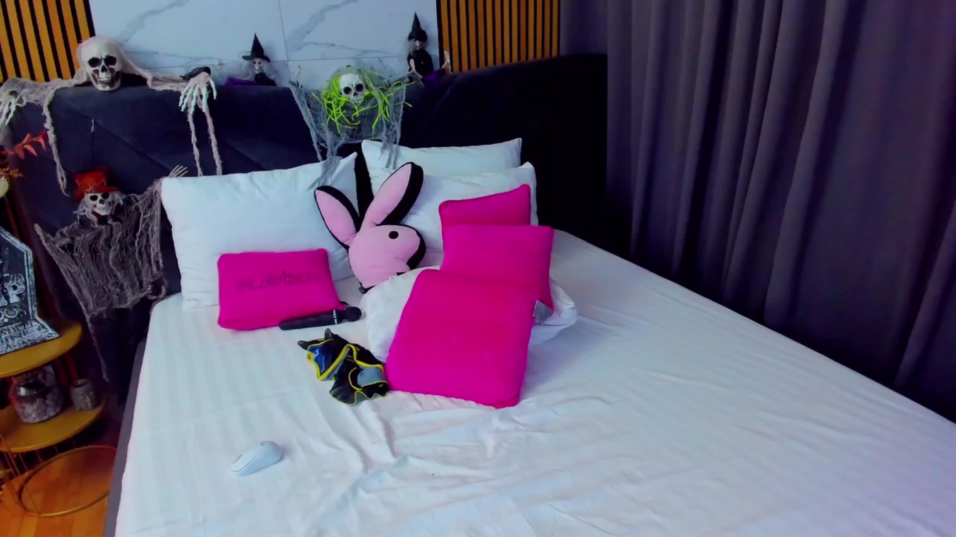 Gallery image thumbnail from AwwwElla's myfreecams stream on, 10/28/2025, 10:04 image 15 of 20