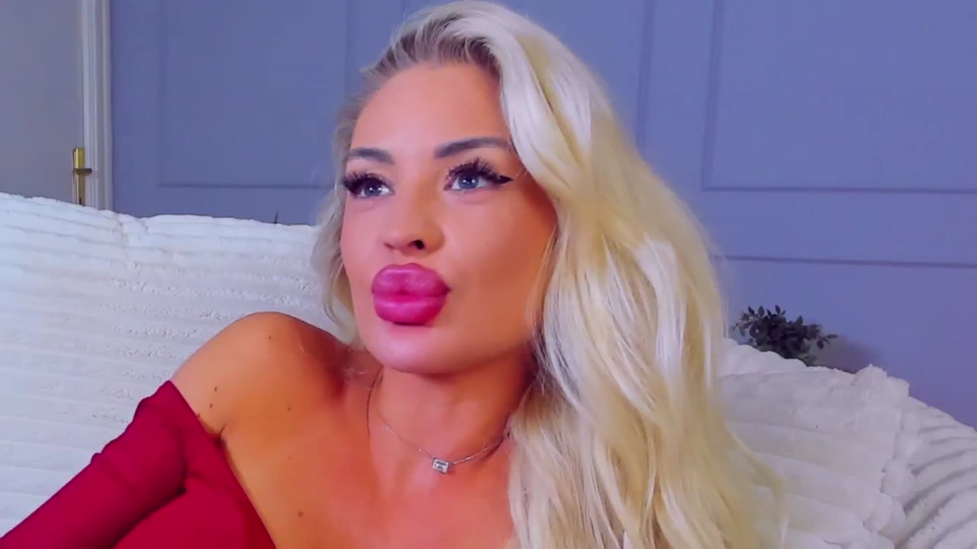 Gallery image thumbnail from AwwwElla's myfreecams stream on, 12/15/2025, 10:13 image 14 of 20