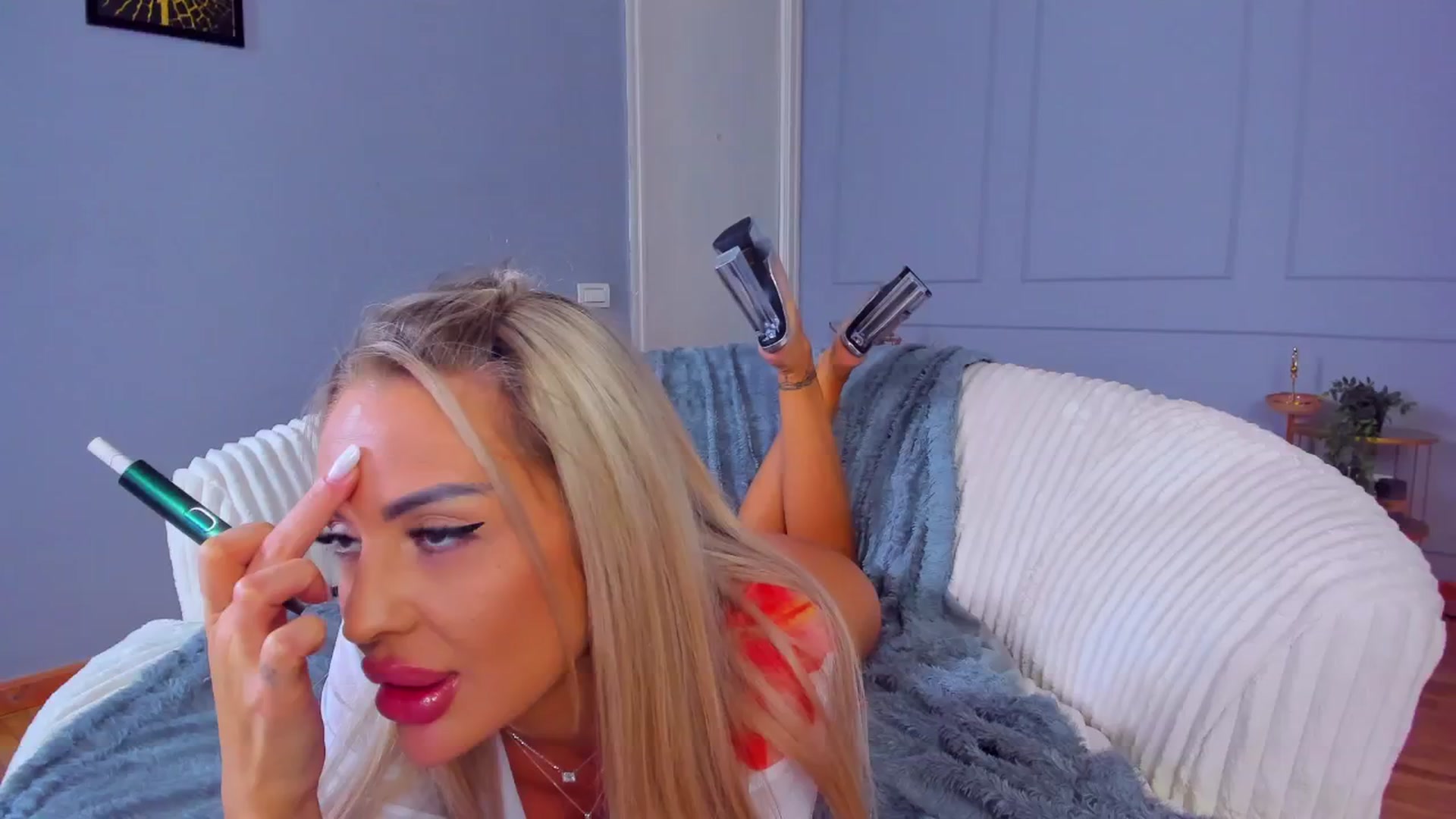 Gallery image thumbnail from AwwwElla's myfreecams stream on, 01/22/2026, 11:14 image 15 of 20
