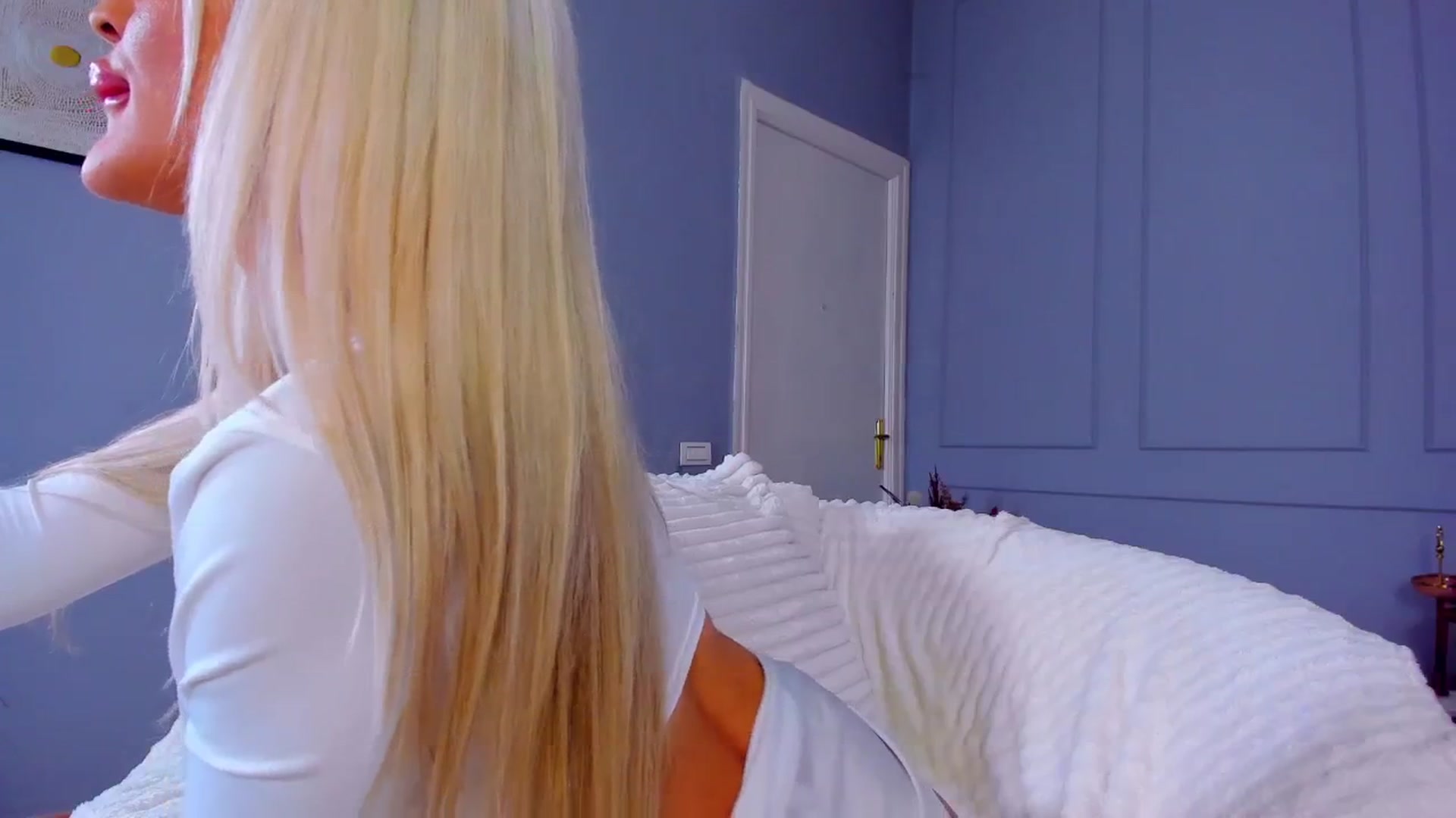 Gallery image thumbnail from AwwwElla's myfreecams stream on, 02/17/2026, 10:09 image 18 of 20