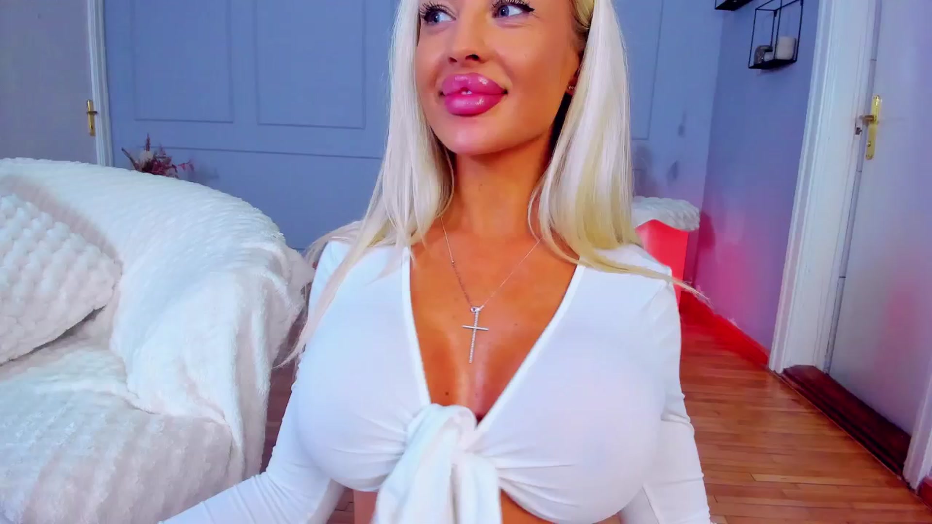 Gallery image thumbnail from AwwwElla's myfreecams stream on, 03/23/2026, 10:55 image 16 of 20